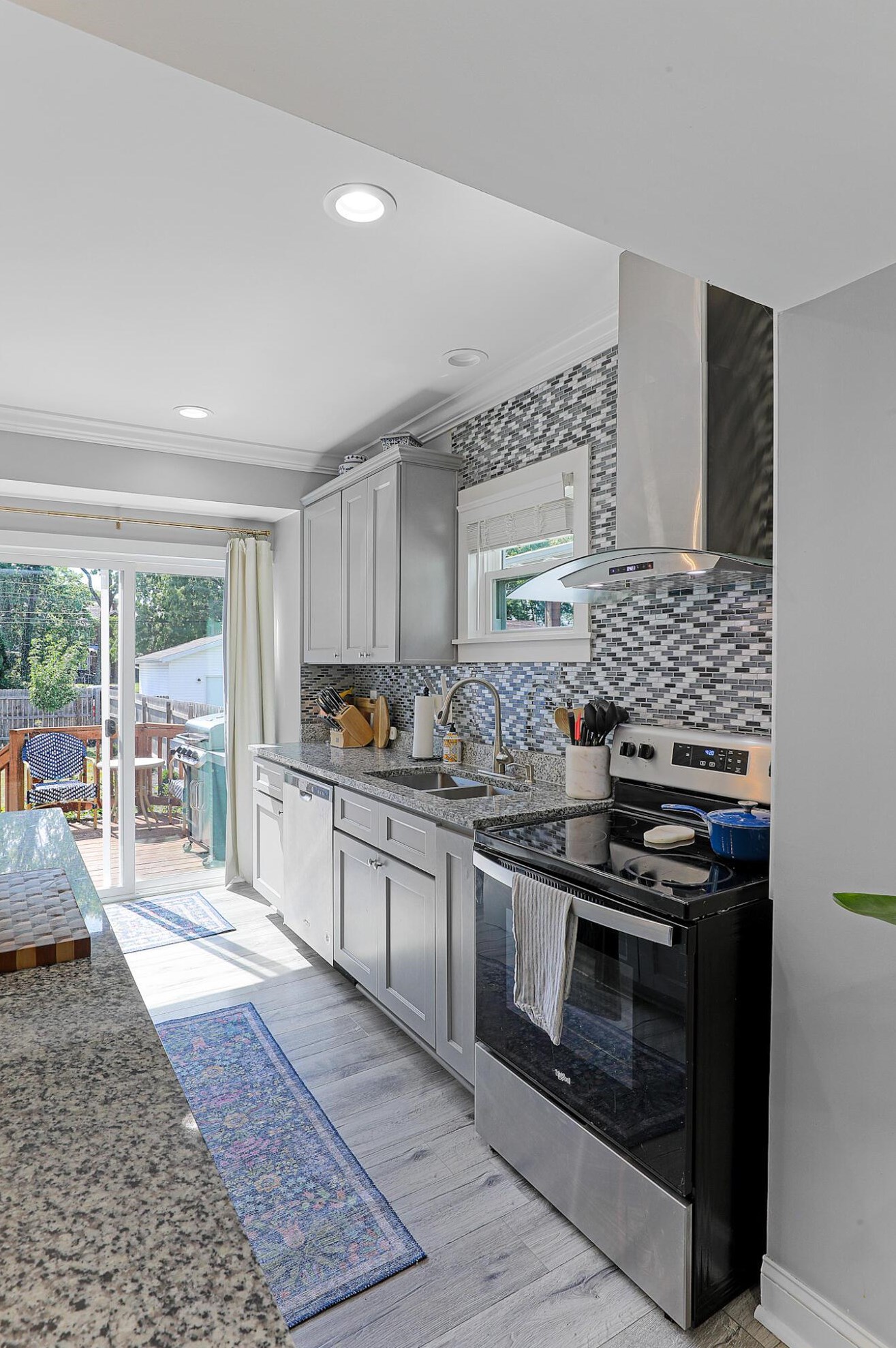 579 Fairwood Ave, Columbus OH 43205-2511 exterior