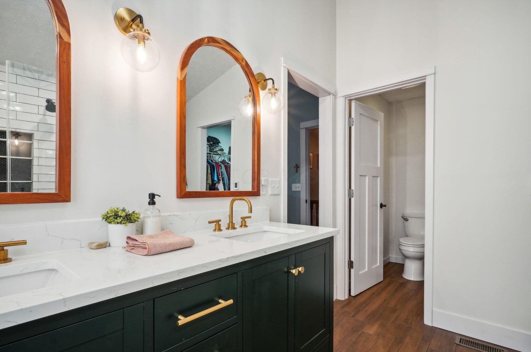 1119 Summer Hill Cir, Columbus OH  43230-6246 exterior