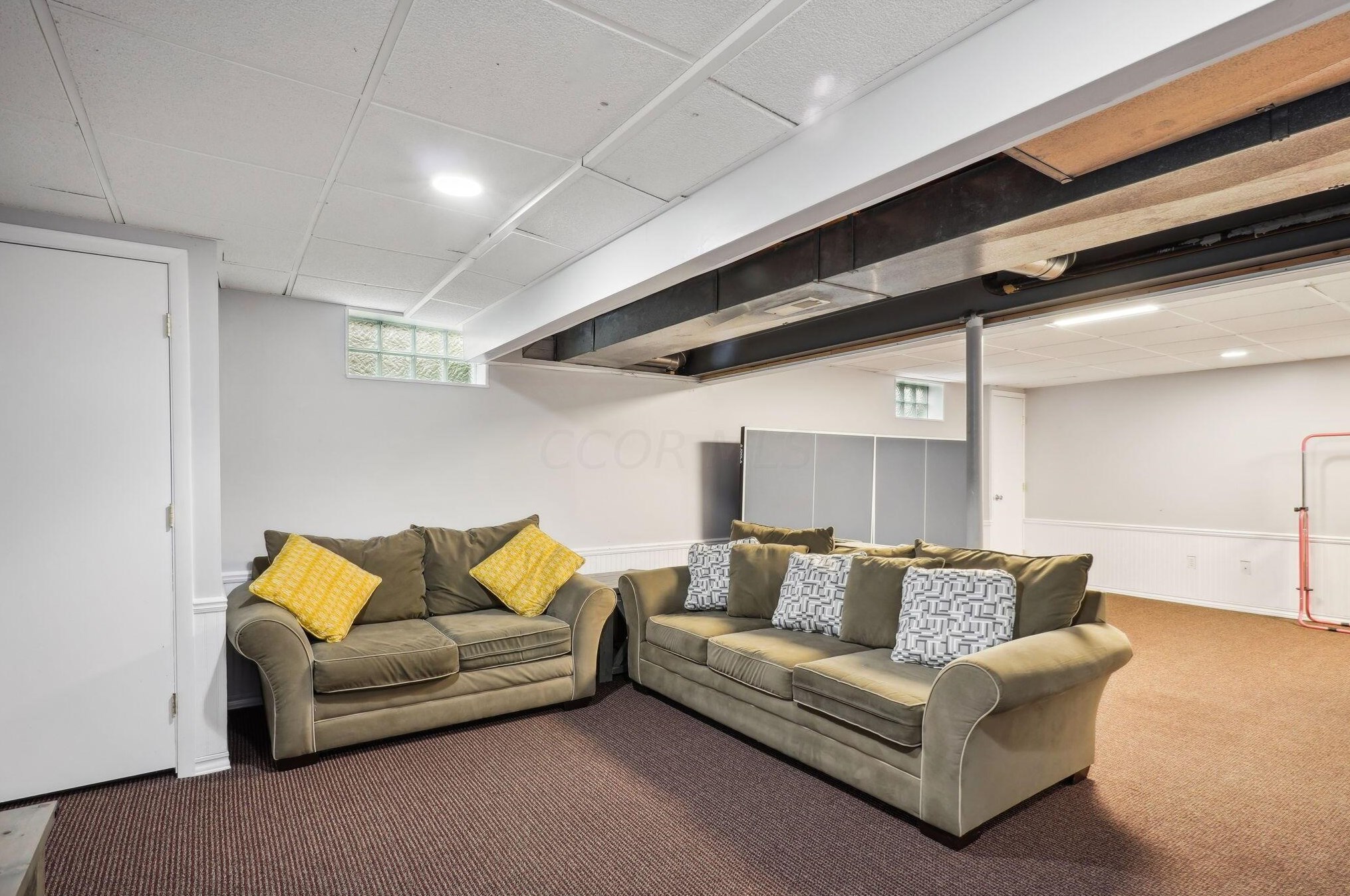 1119 Summer Hill Cir, Columbus OH  43230-6246 exterior