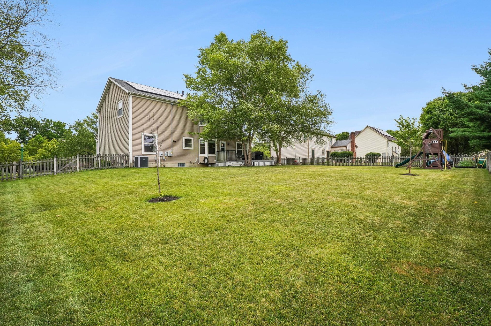 1119 Summer Hill Cir, Columbus OH  43230-6246 exterior