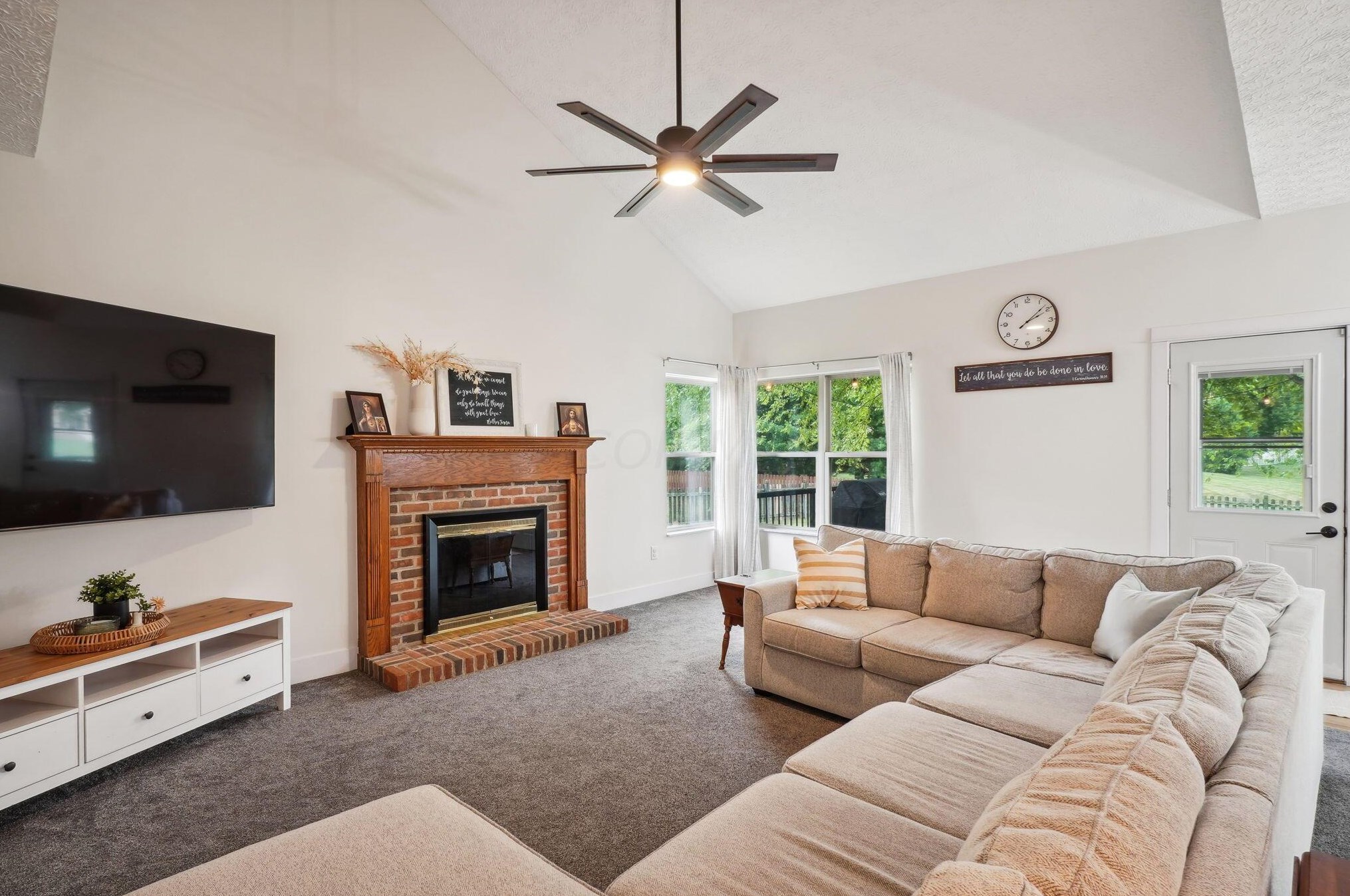 1119 Summer Hill Cir, Columbus OH  43230-6246 exterior