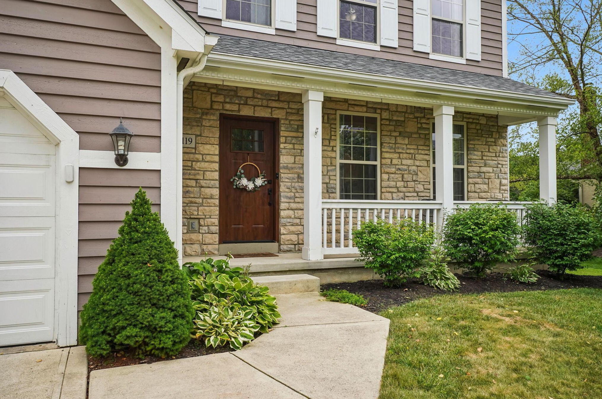 1119 Summer Hill Cir, Columbus OH  43230-6246 exterior