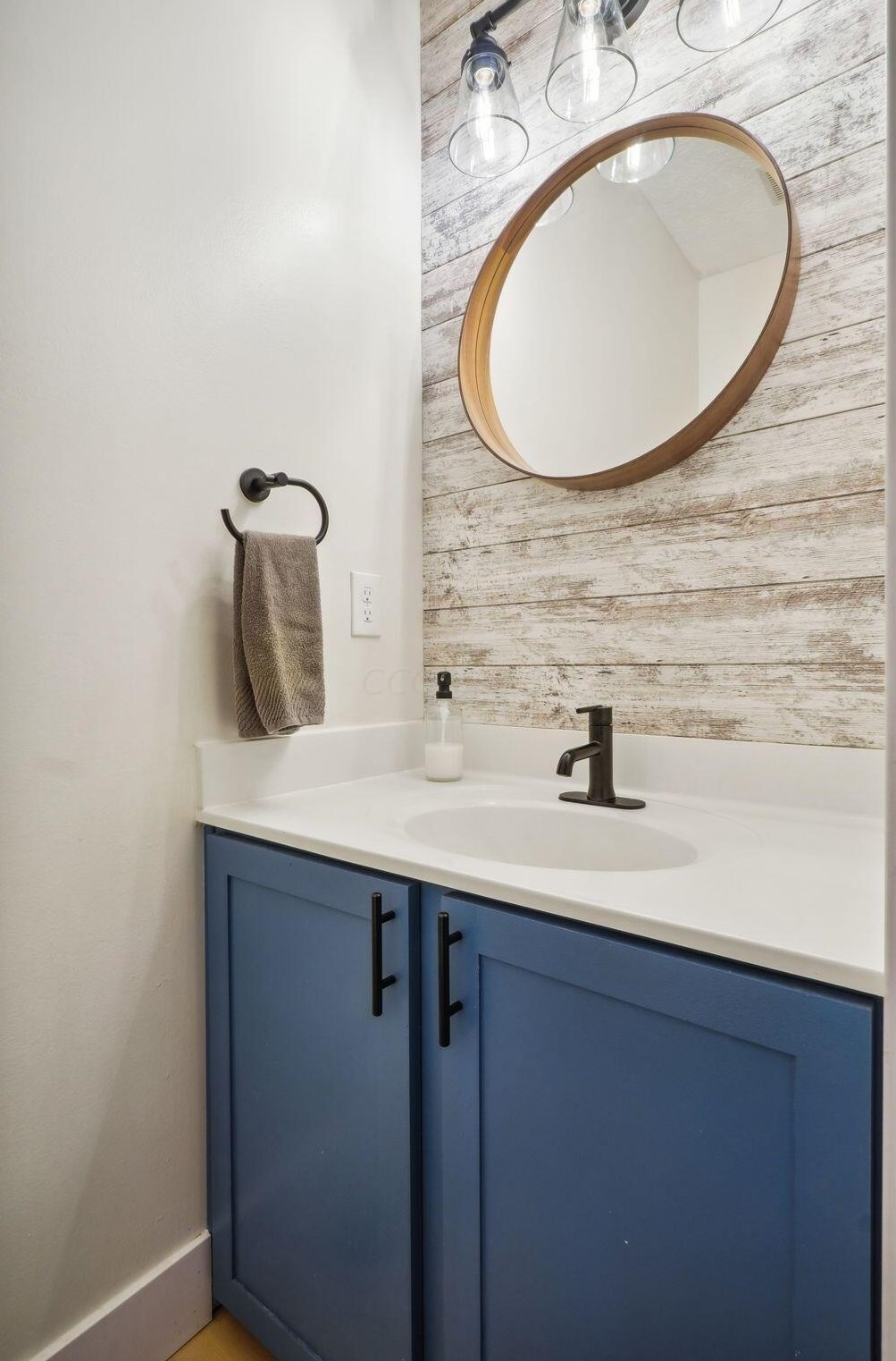 1119 Summer Hill Cir, Columbus OH  43230-6246 exterior