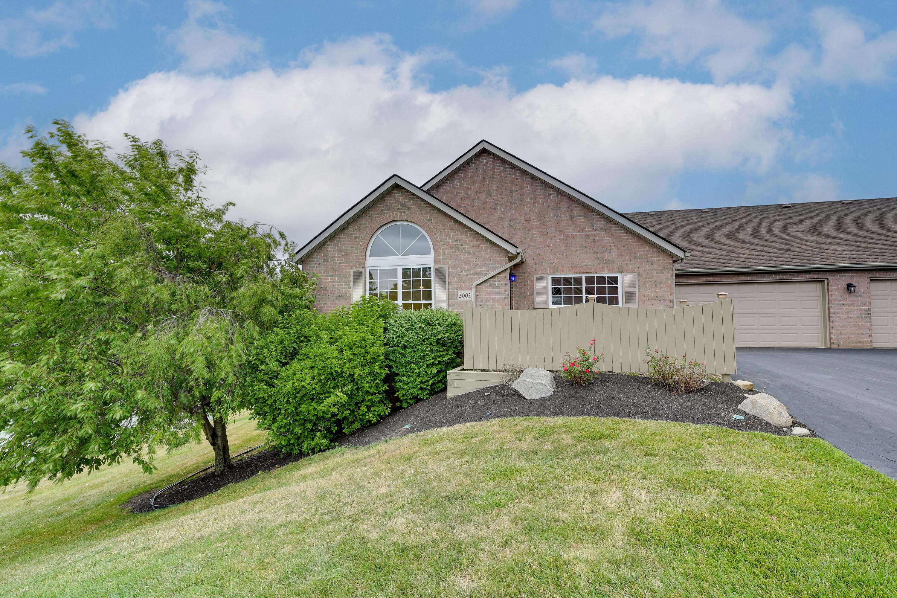 2002 Farmbrook Cir N 4, Grove City, OH 43123 MLS 224023754