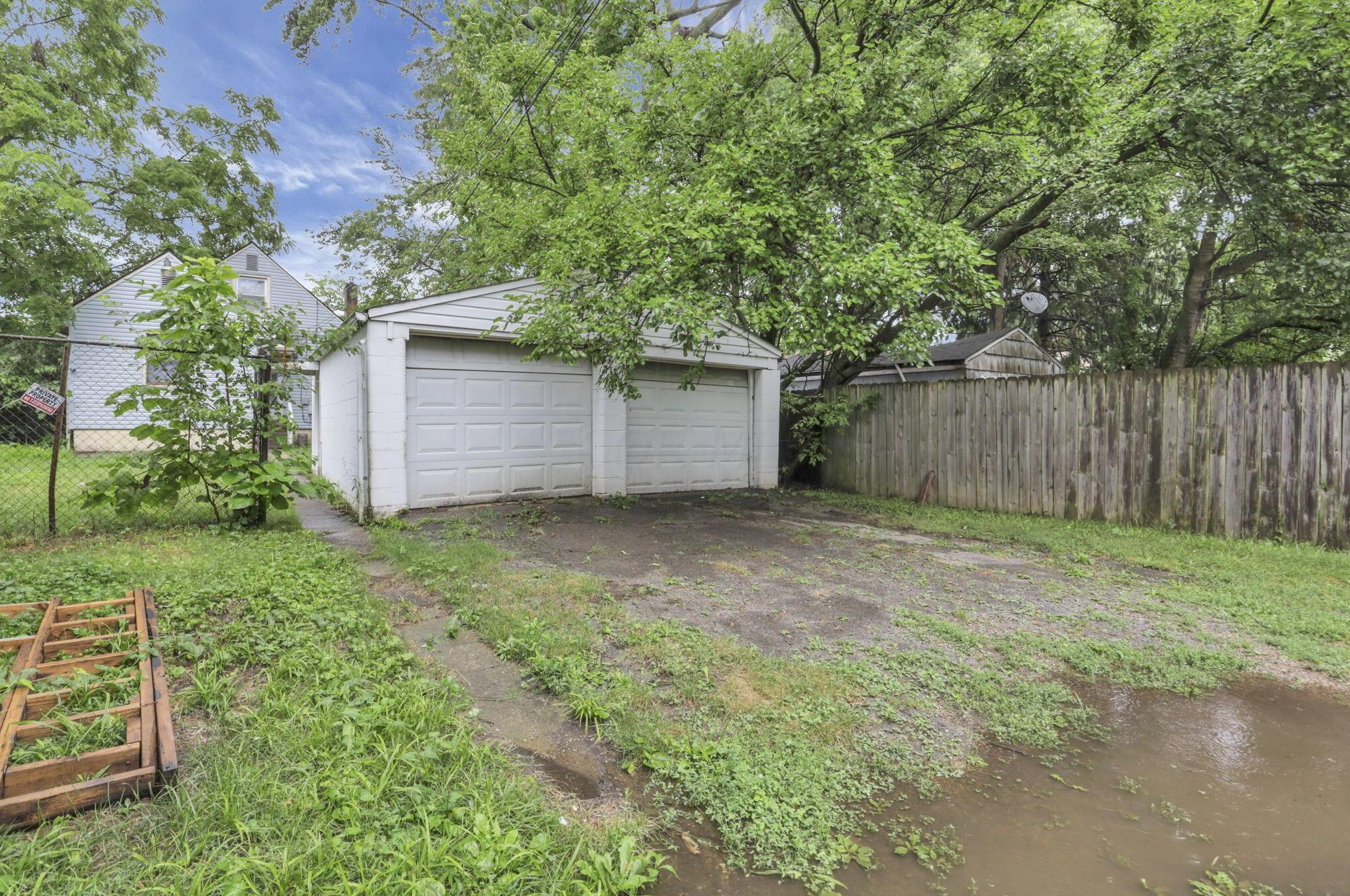 1275 Weber Rd, Columbus OH 43211-1537 exterior