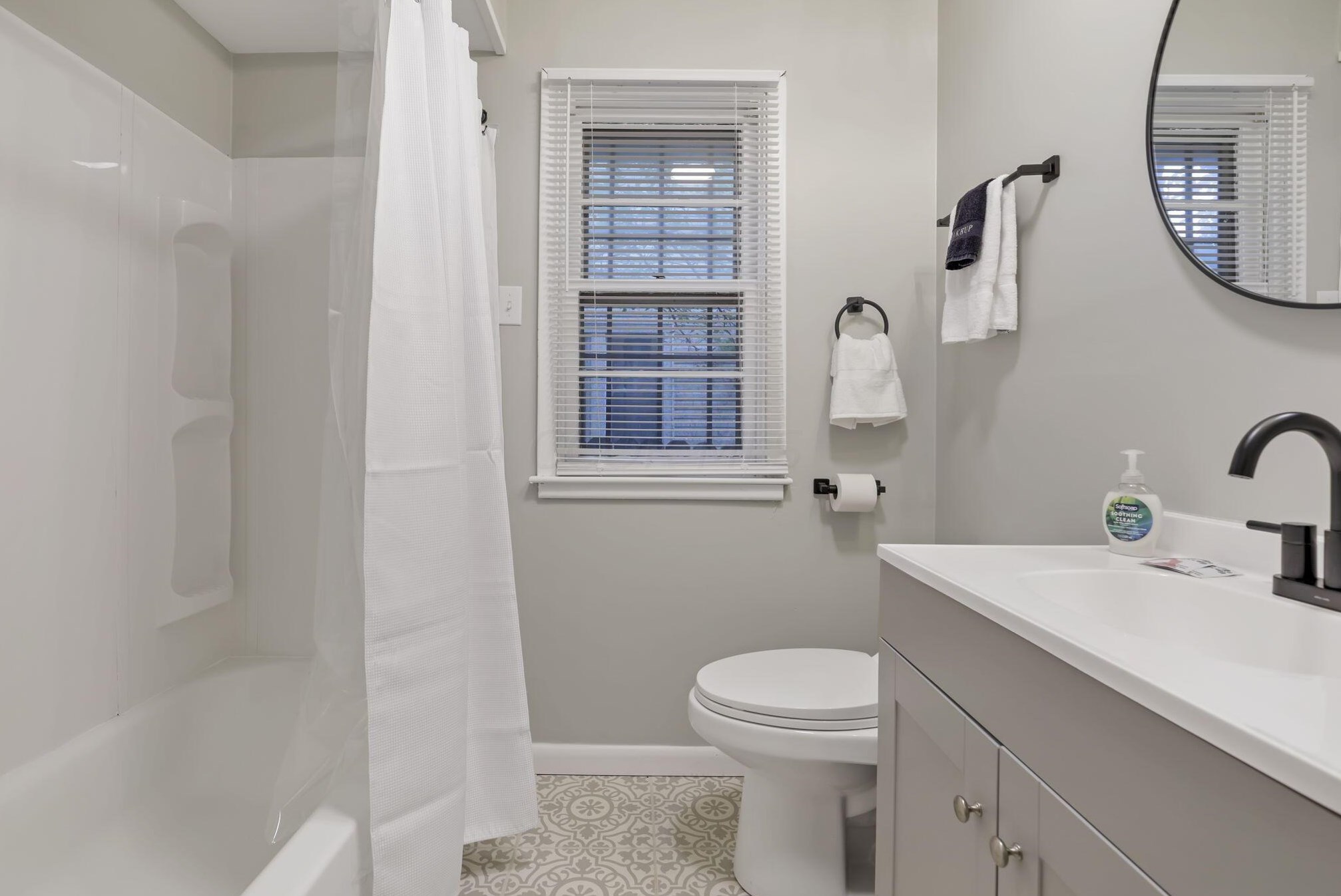 1275 Weber Rd, Columbus OH 43211-1537 exterior