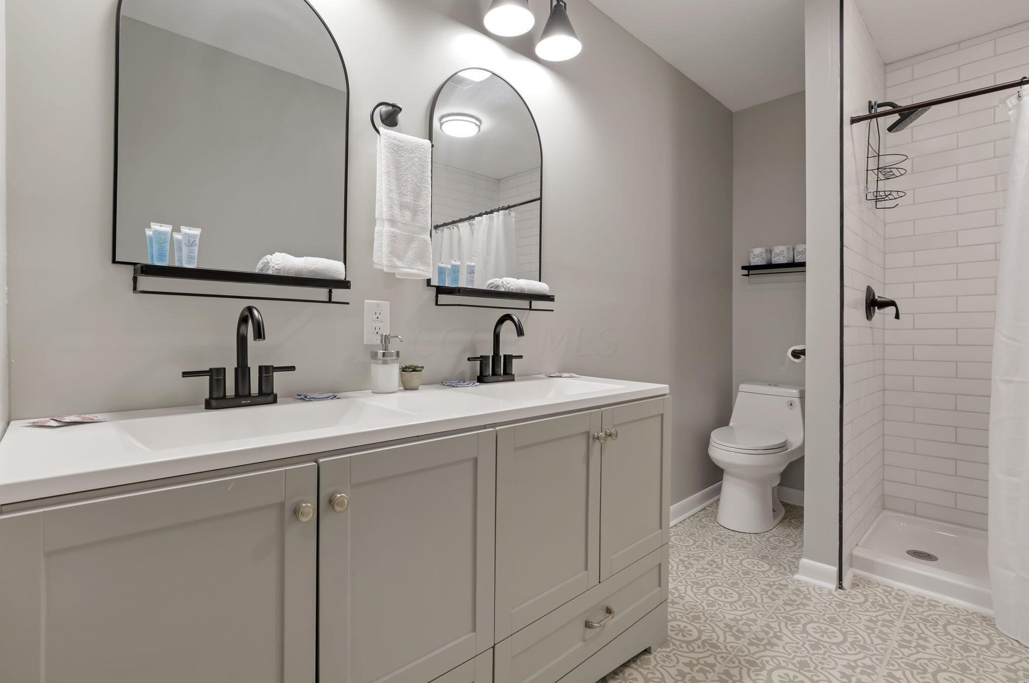 1275 Weber Rd, Columbus OH 43211-1537 exterior