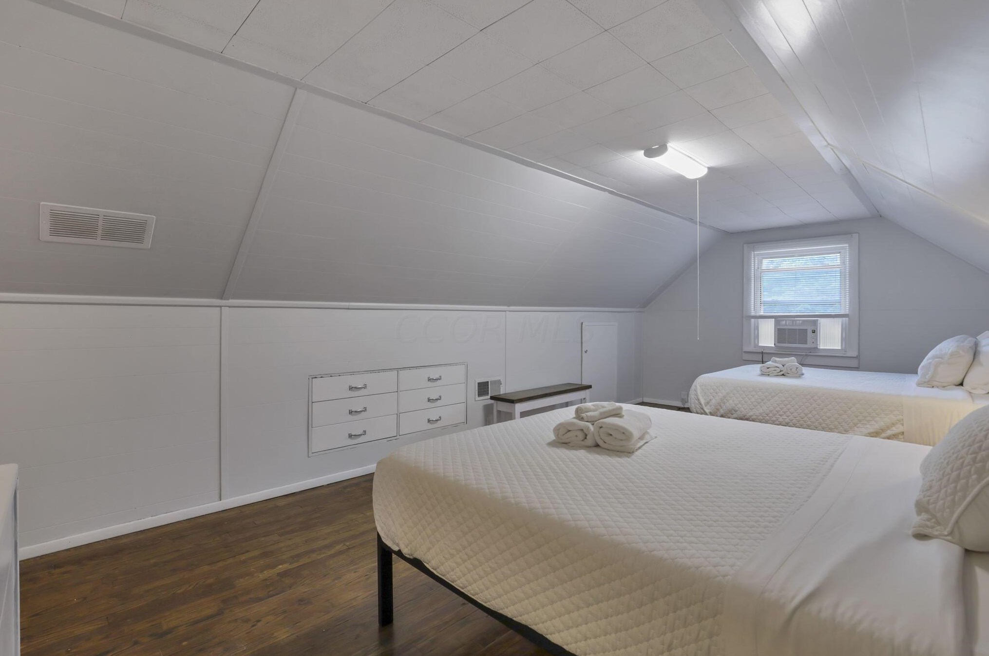 1275 Weber Rd, Columbus OH 43211-1537 exterior