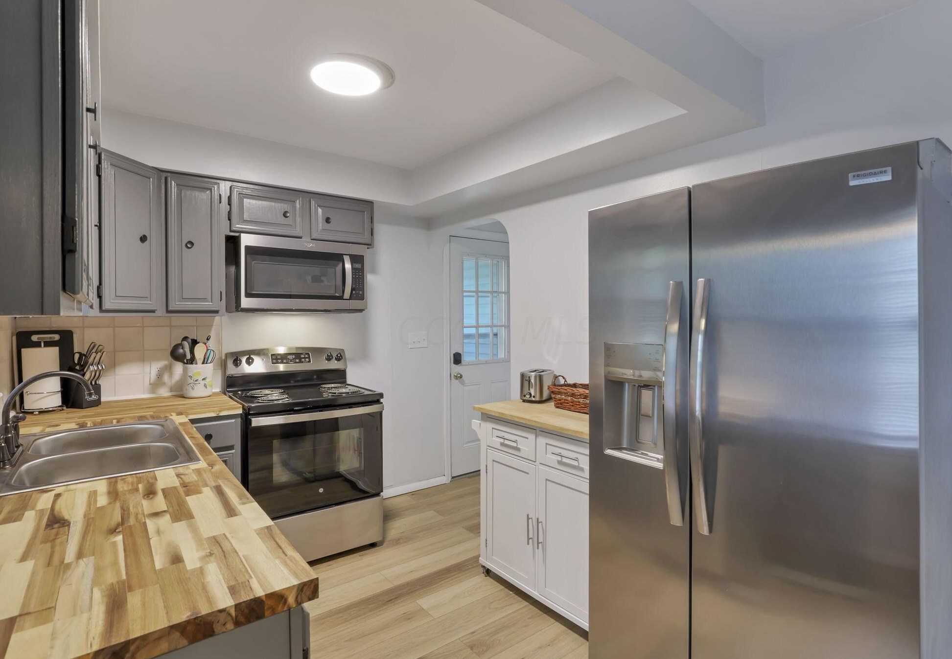 1275 Weber Rd, Columbus OH 43211-1537 exterior