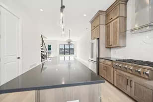 2252 Quarry Trails Dr, Columbus, OH 43228 - Photo 5