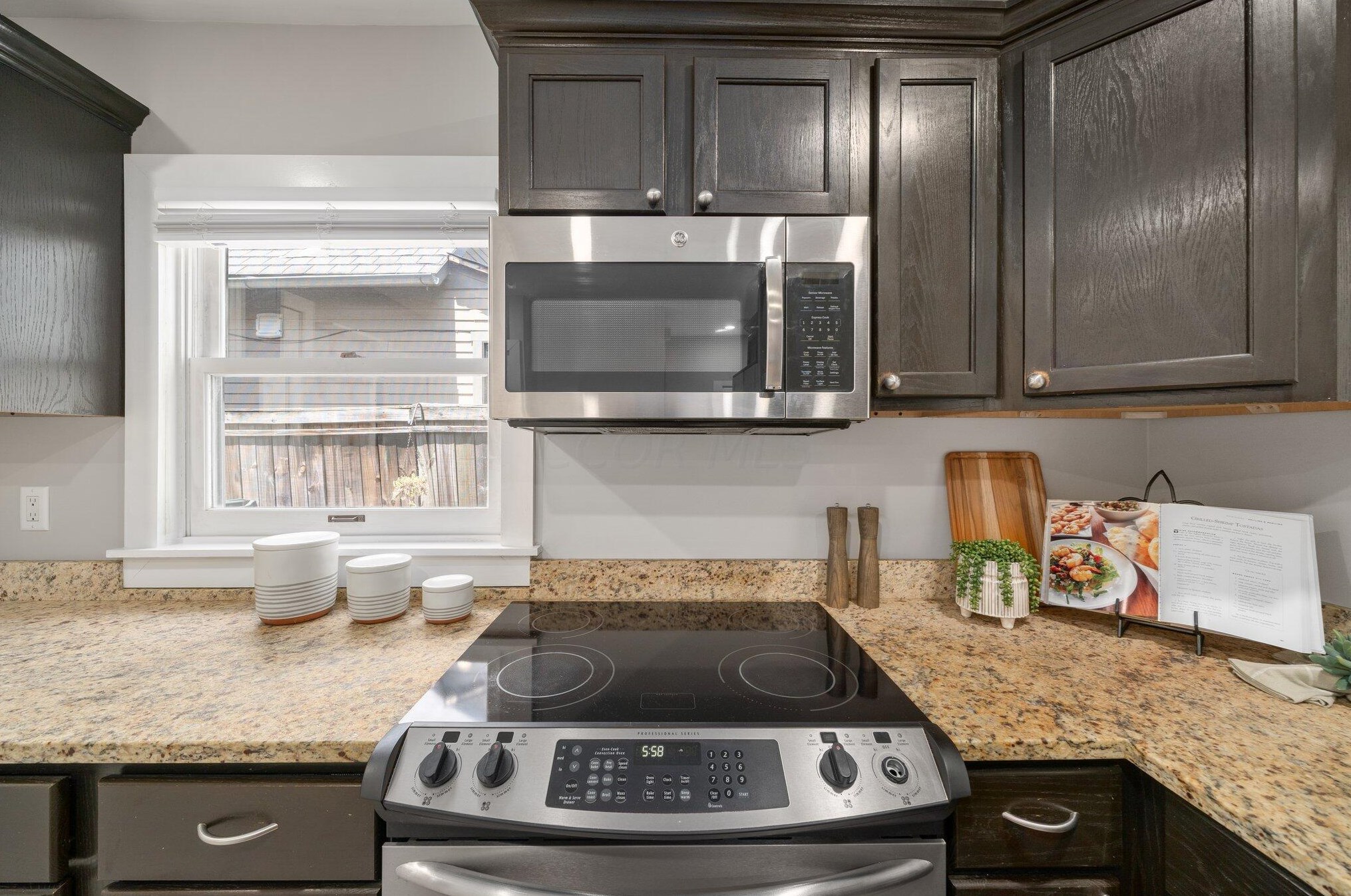 792 3rd St, Columbus OH  43206-2004 exterior