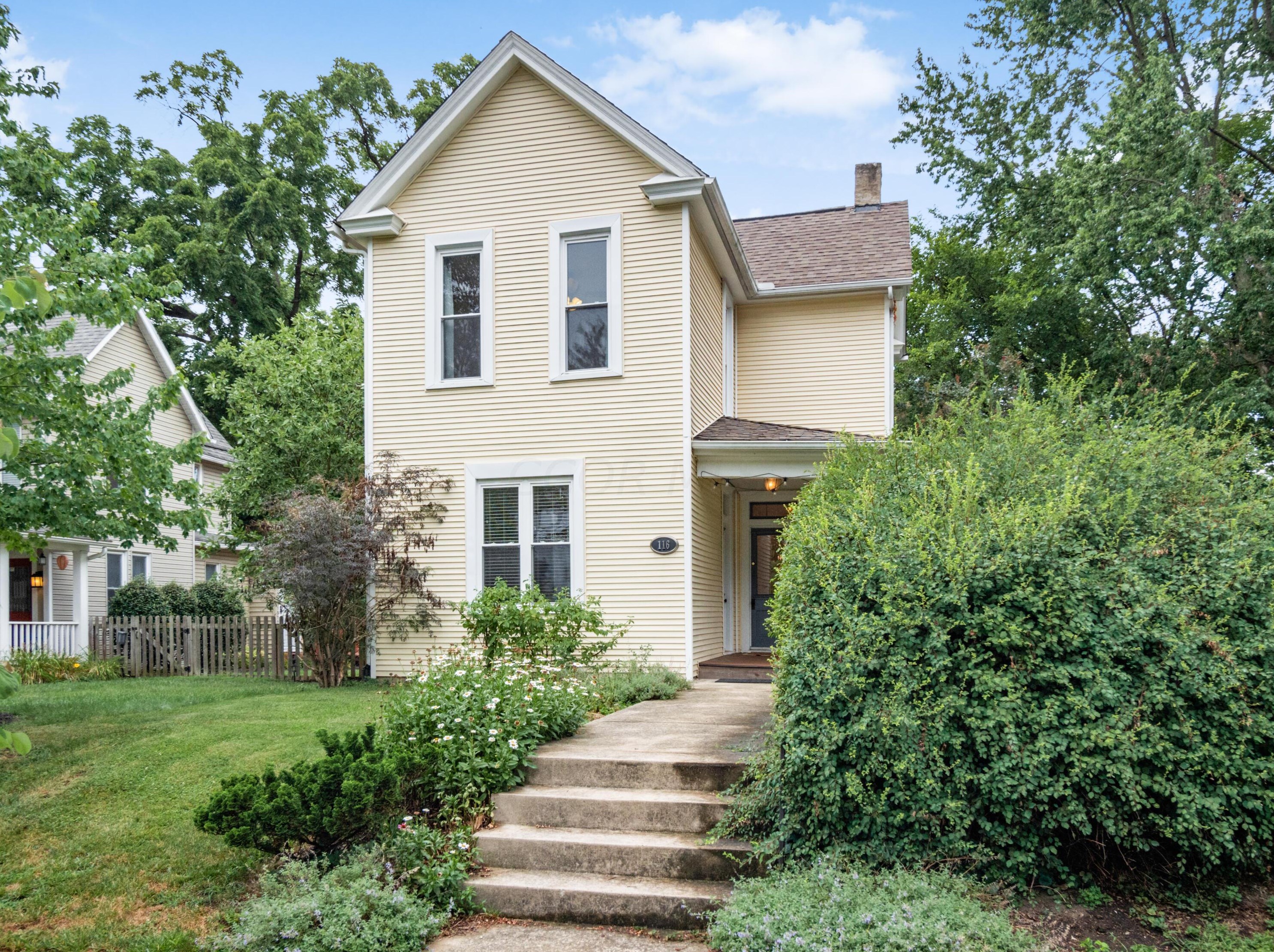 116 Como Ave, Columbus OH  43202-1211 exterior