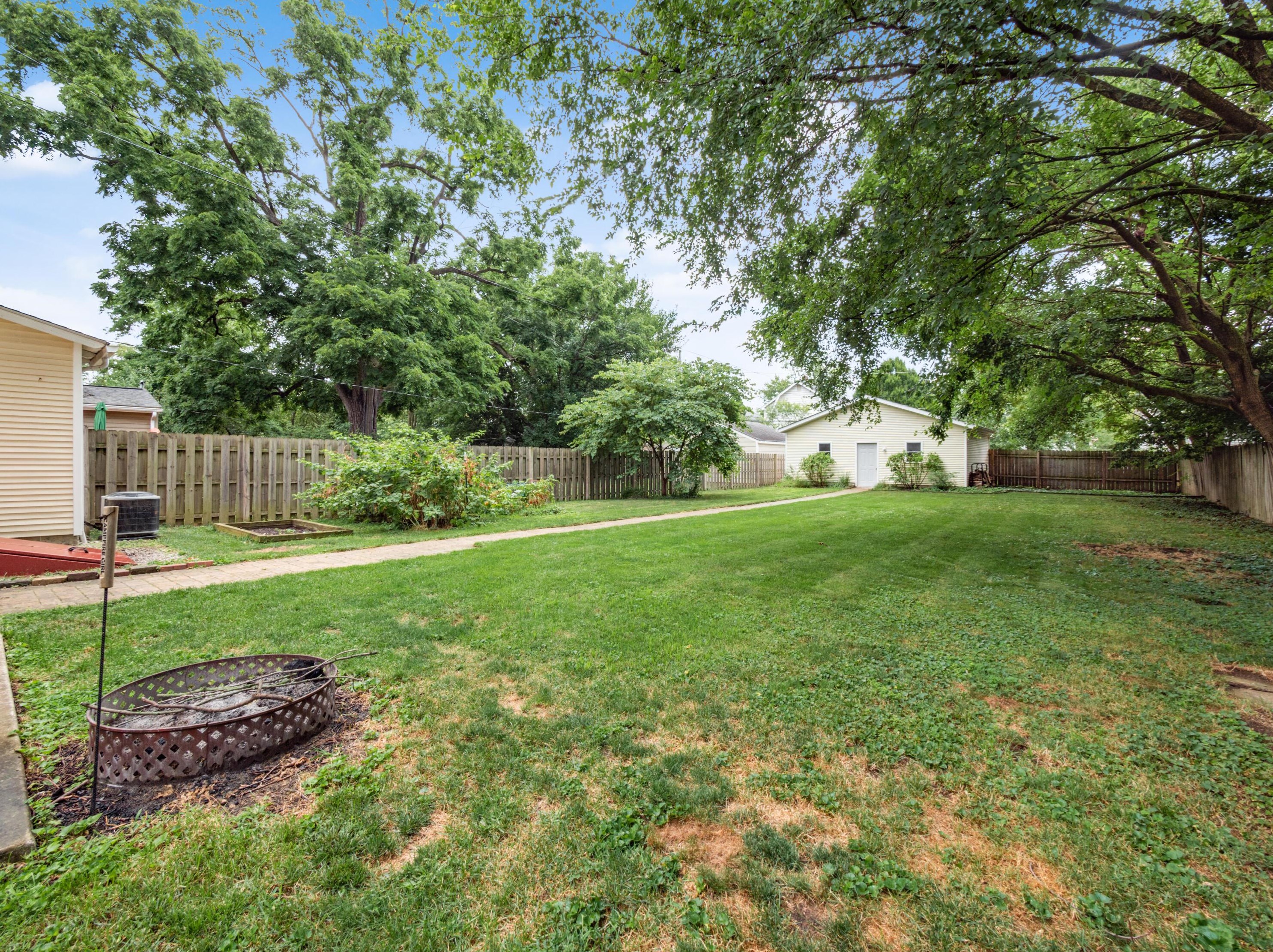 116 Como Ave, Columbus OH  43202-1211 exterior