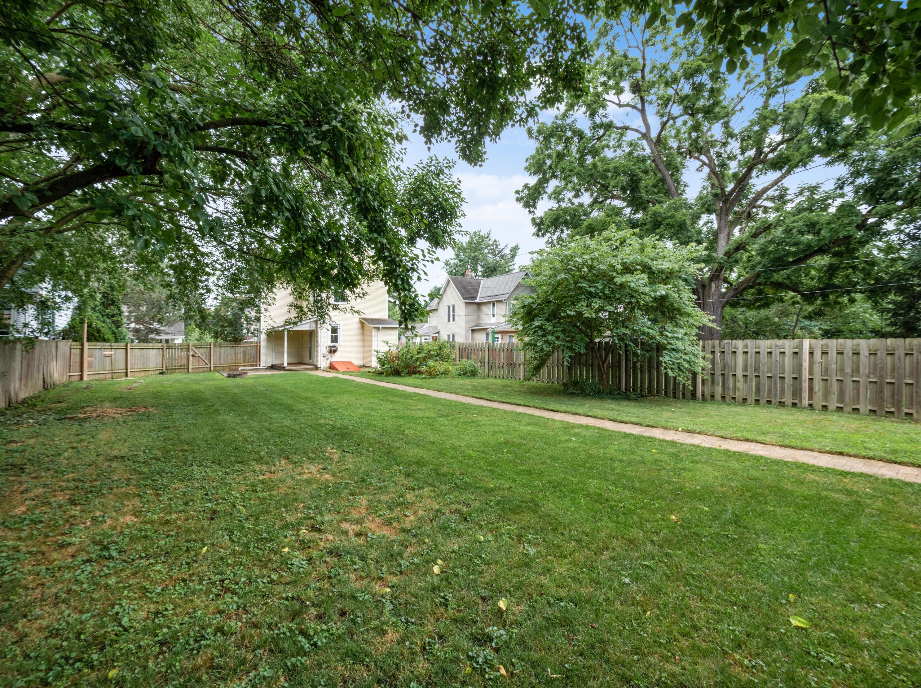 116 Como Ave, Columbus OH  43202-1211 exterior