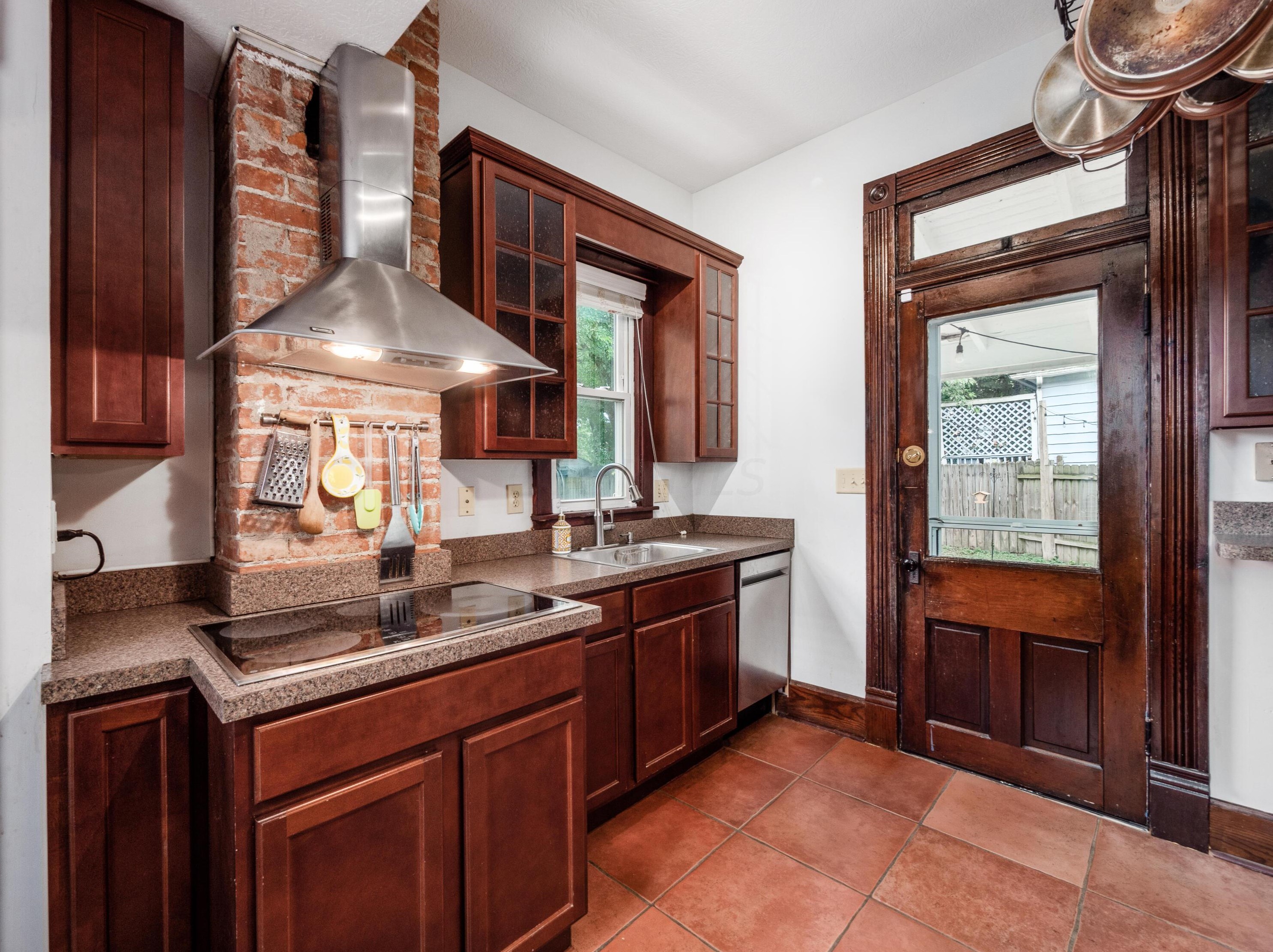 116 Como Ave, Columbus OH  43202-1211 exterior