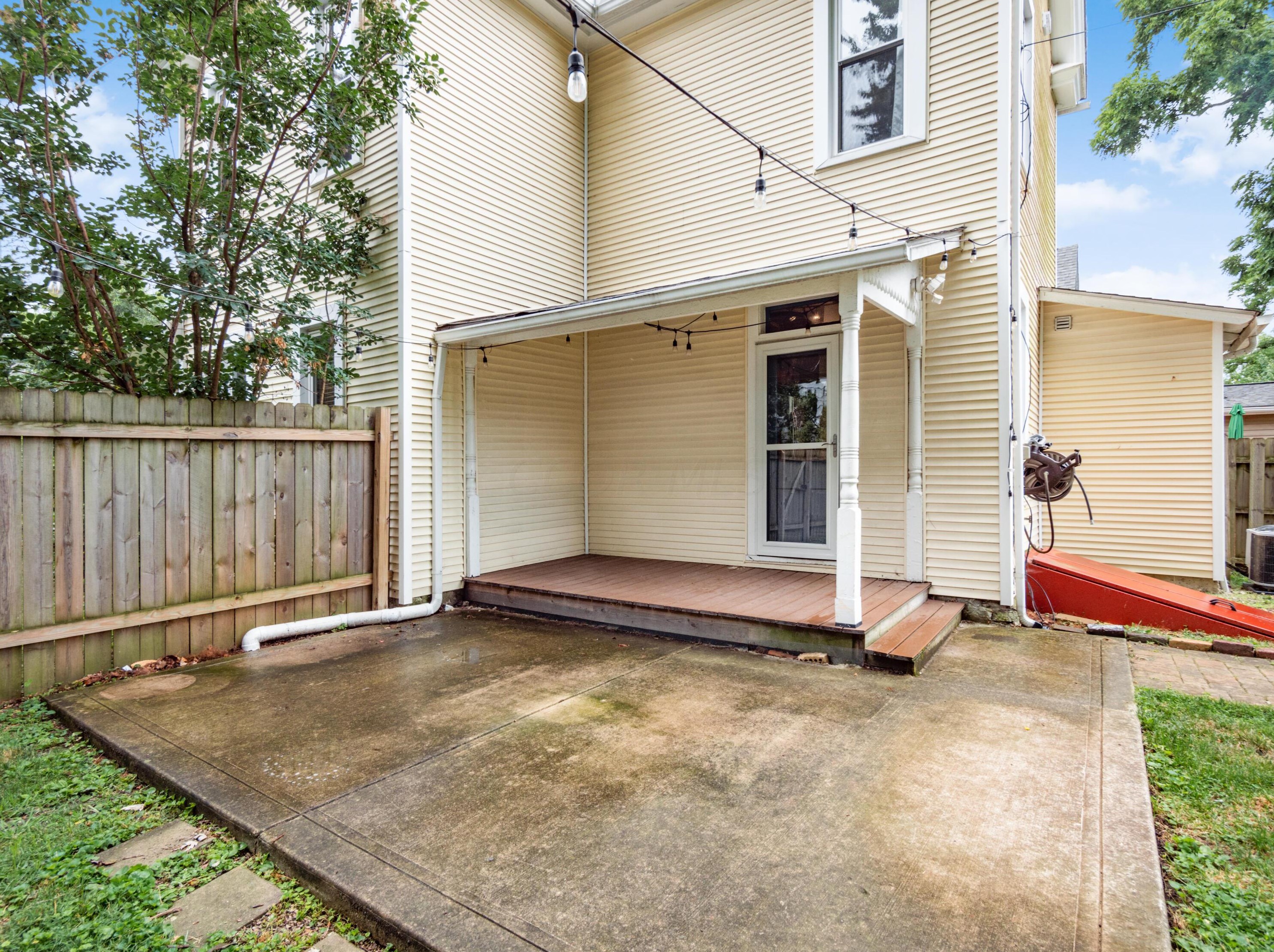 116 Como Ave, Columbus OH  43202-1211 exterior