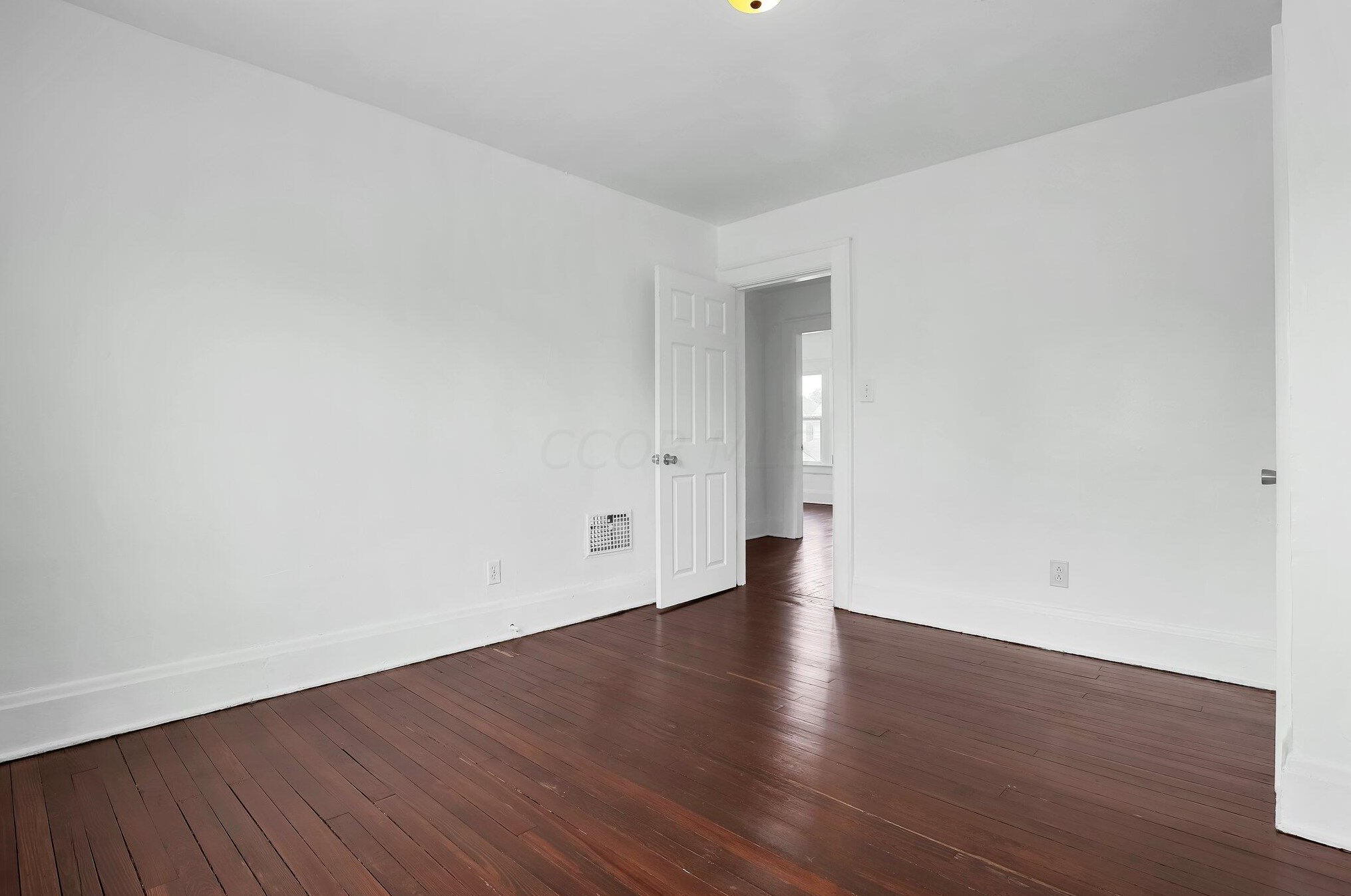 1005 Champion Ave, Columbus OH 43203-1146 exterior