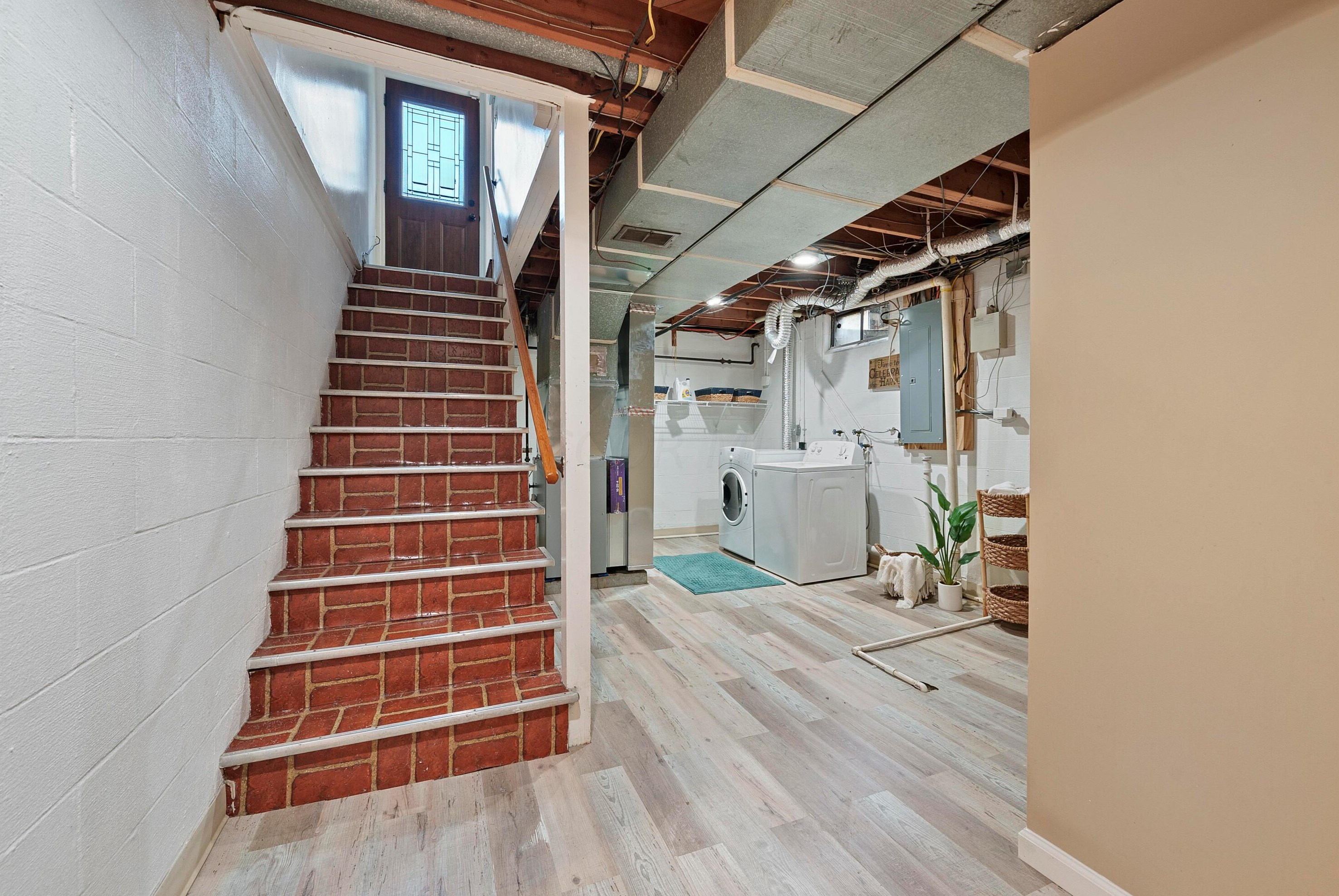 4376 Mound St, Columbus OH  43227-4704 exterior