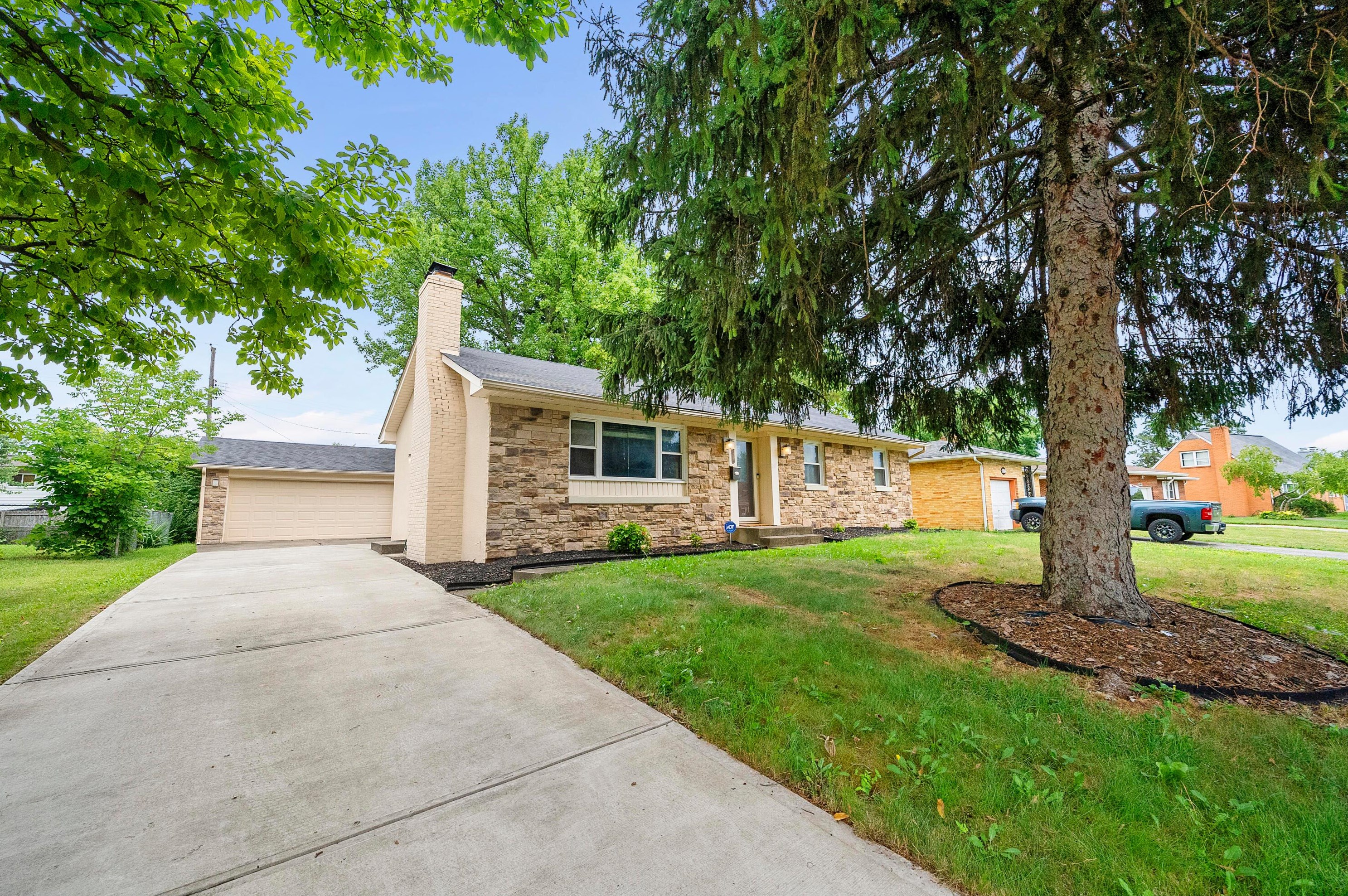 4376 Mound St, Columbus OH  43227-4704 exterior