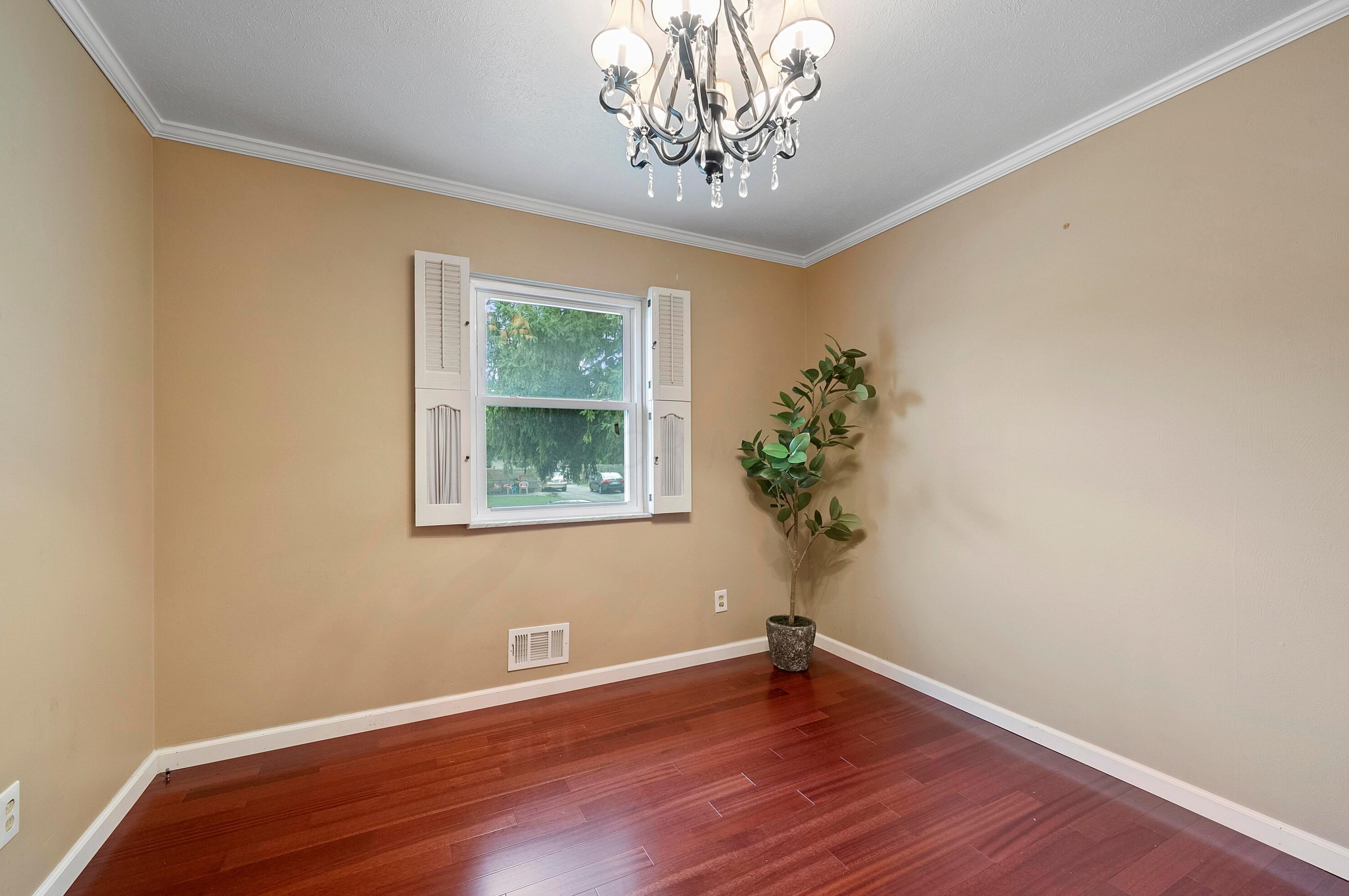 4376 Mound St, Columbus OH  43227-4704 exterior