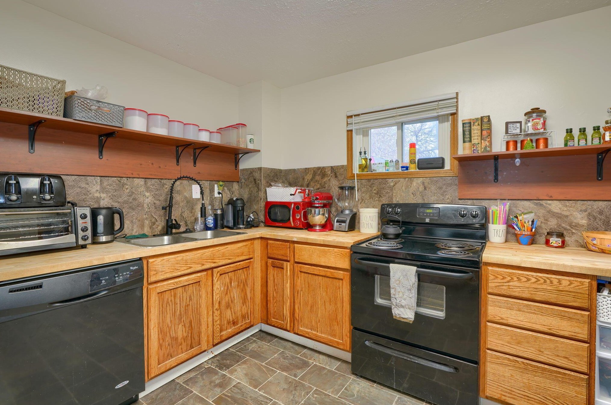 1676 Arcadia Ave, Columbus OH  43207-4408 exterior