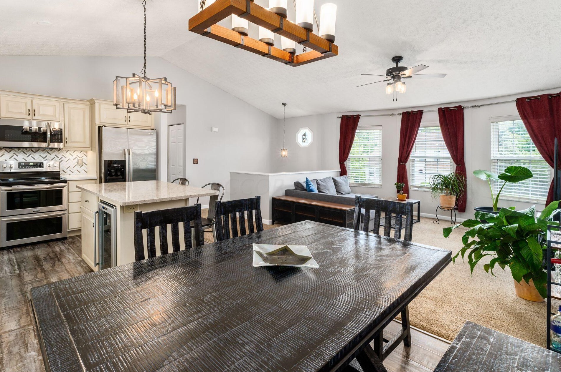 218 Monarch Dr, Pataskala OH  43062-8923 exterior