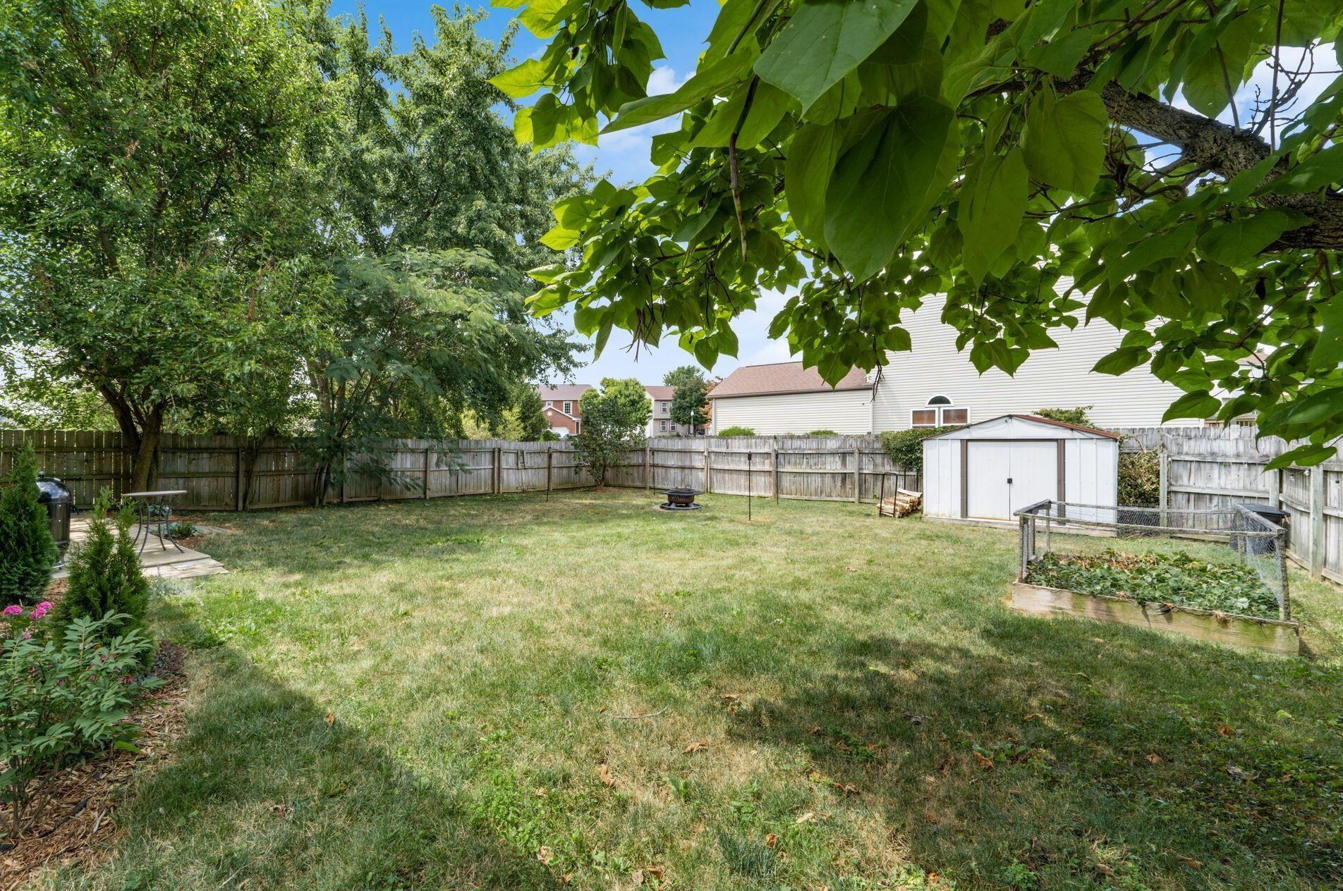 218 Monarch Dr, Pataskala OH  43062-8923 exterior