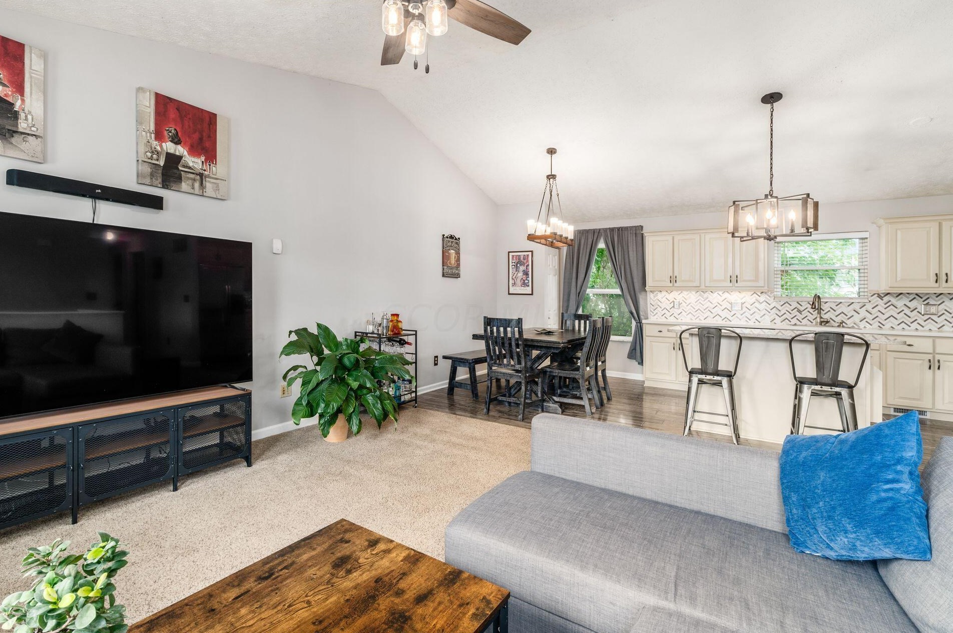 218 Monarch Dr, Pataskala OH  43062-8923 exterior