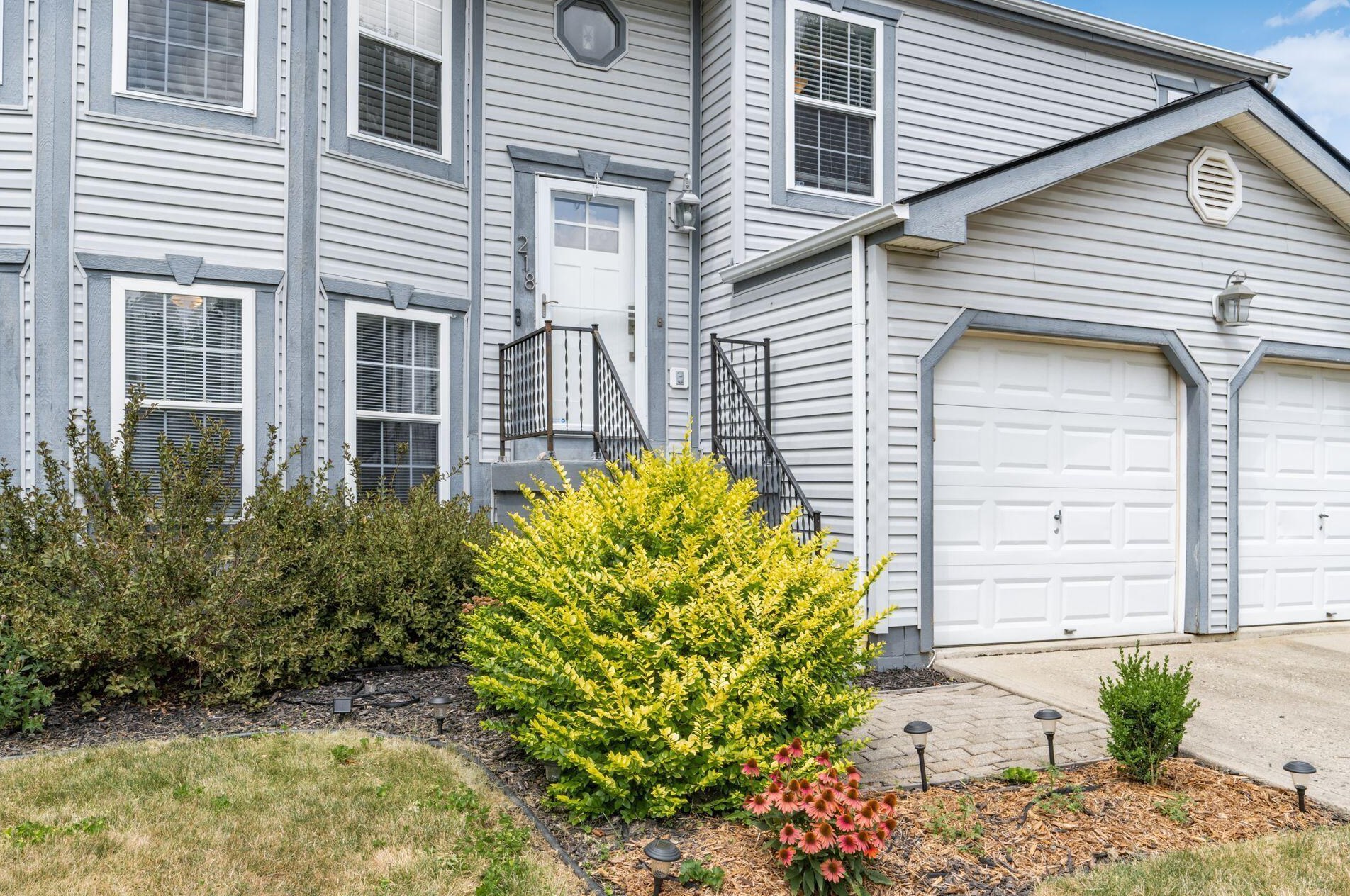 218 Monarch Dr, Pataskala OH  43062-8923 exterior