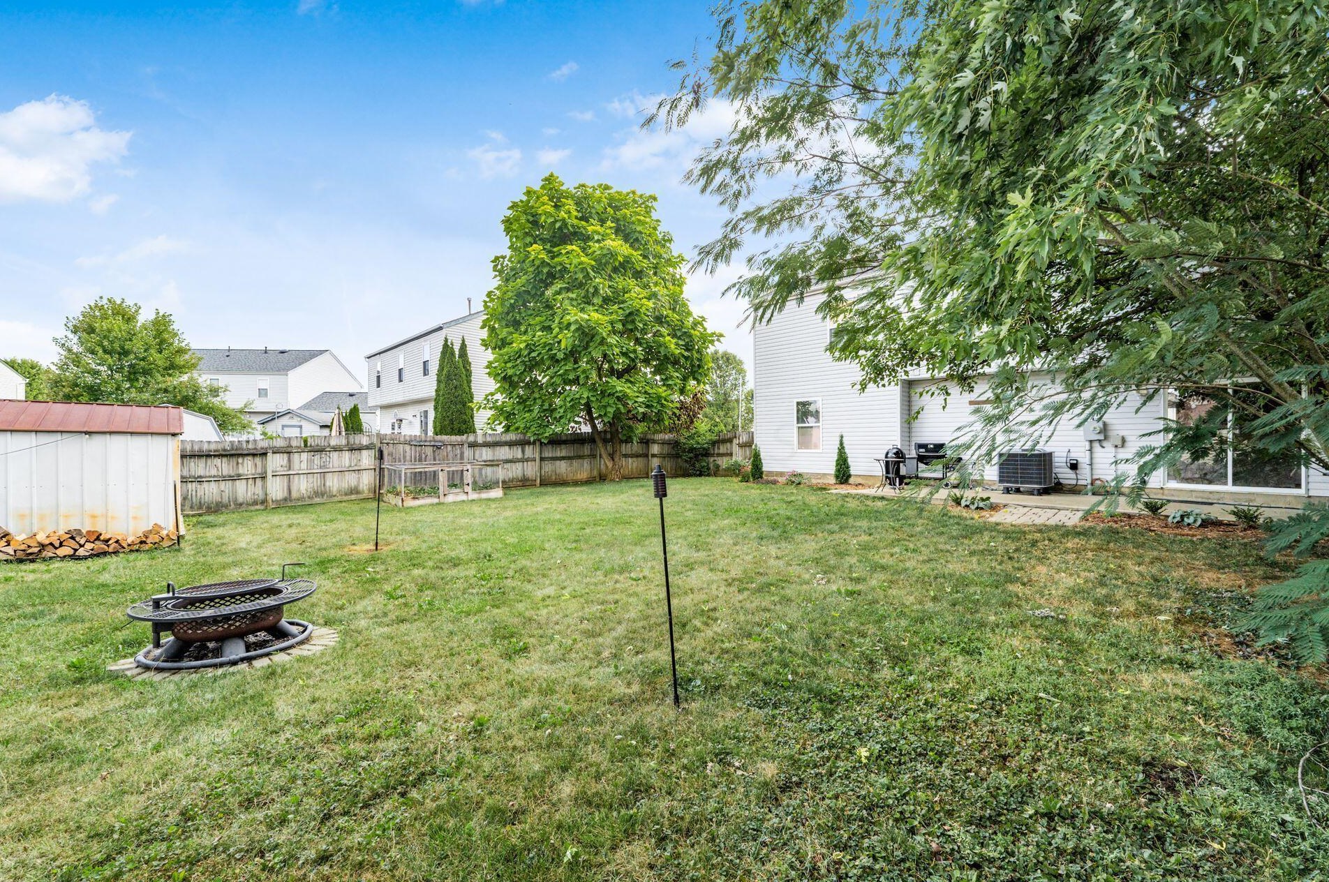 218 Monarch Dr, Pataskala OH  43062-8923 exterior