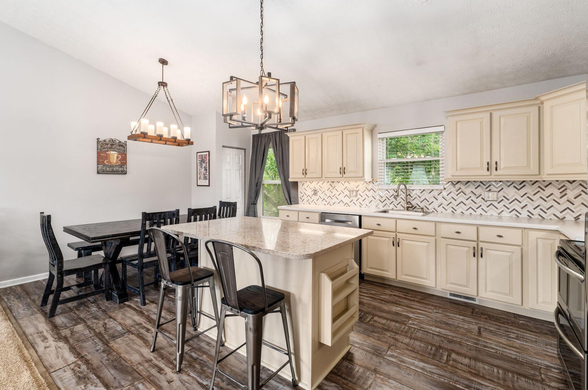 218 Monarch Dr, Pataskala OH  43062-8923 exterior