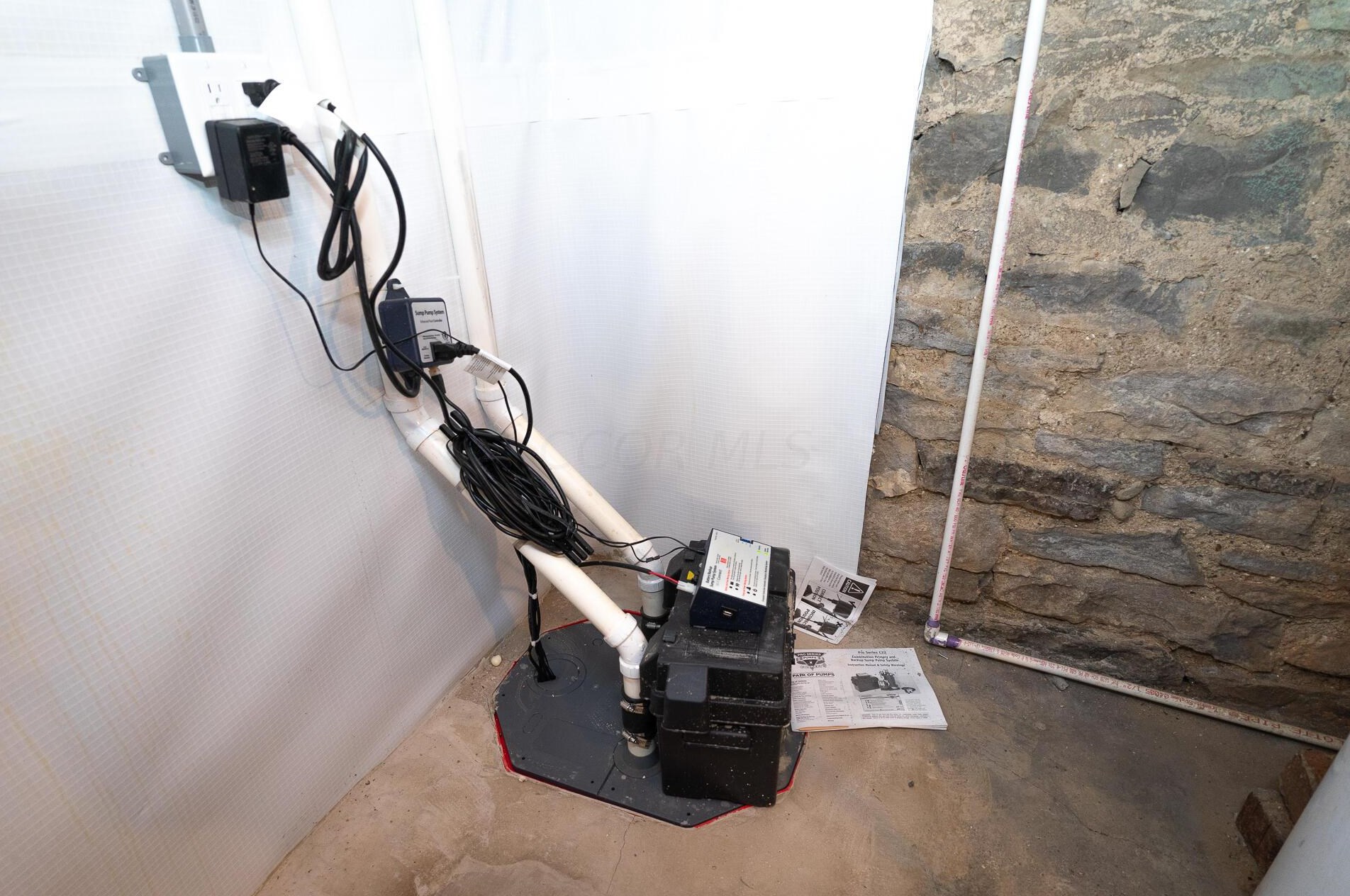 383 Hubbard Ave, Columbus OH 43215-1472 exterior