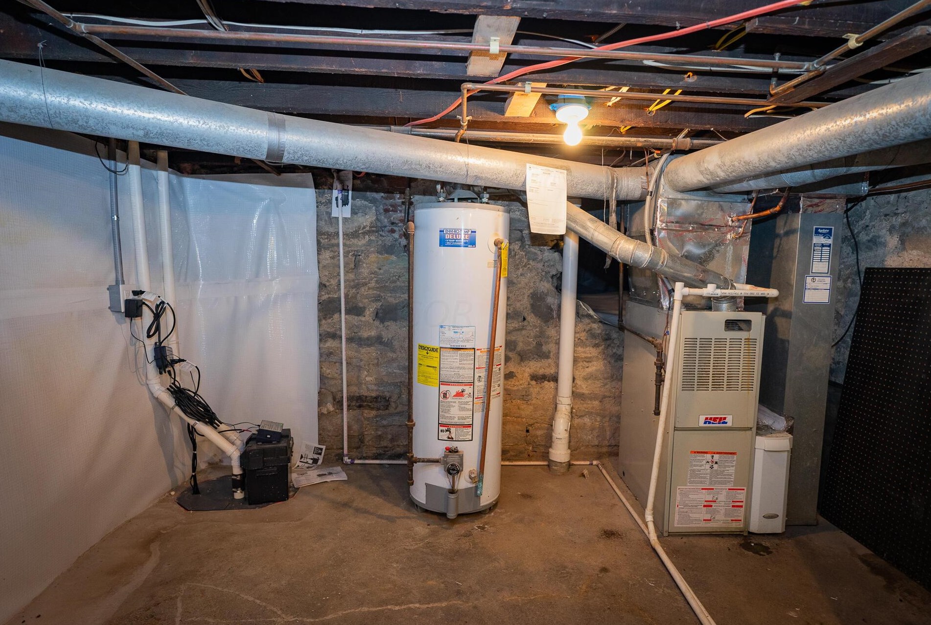 383 Hubbard Ave, Columbus OH 43215-1472 exterior