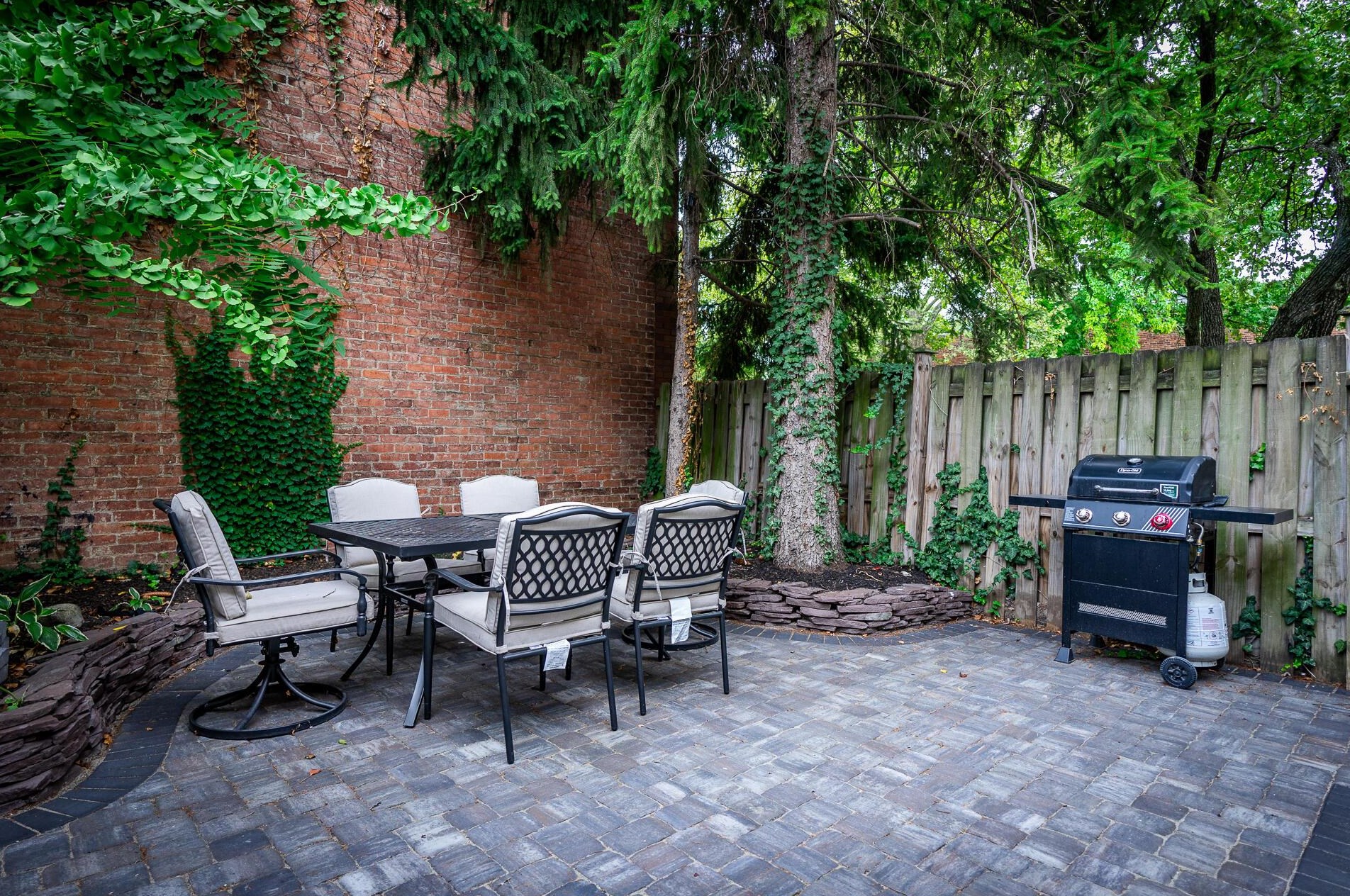 383 Hubbard Ave, Columbus OH 43215-1383 exterior