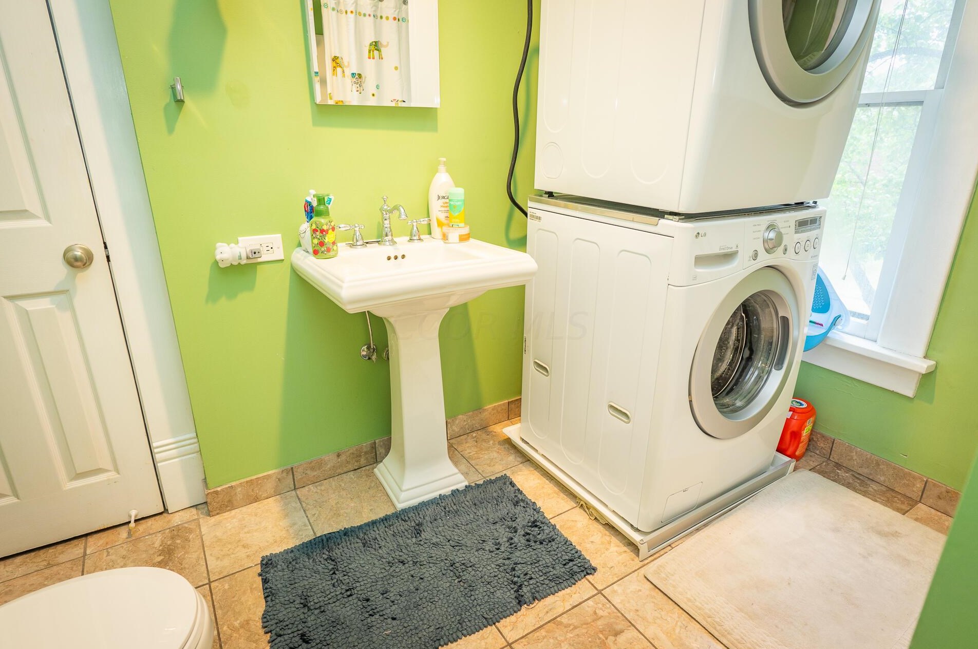 383 Hubbard Ave, Columbus OH 43215-1472 exterior