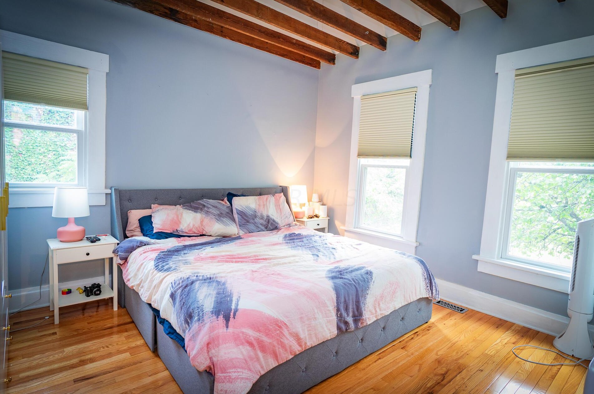 383 Hubbard Ave, Columbus OH 43215-1472 exterior