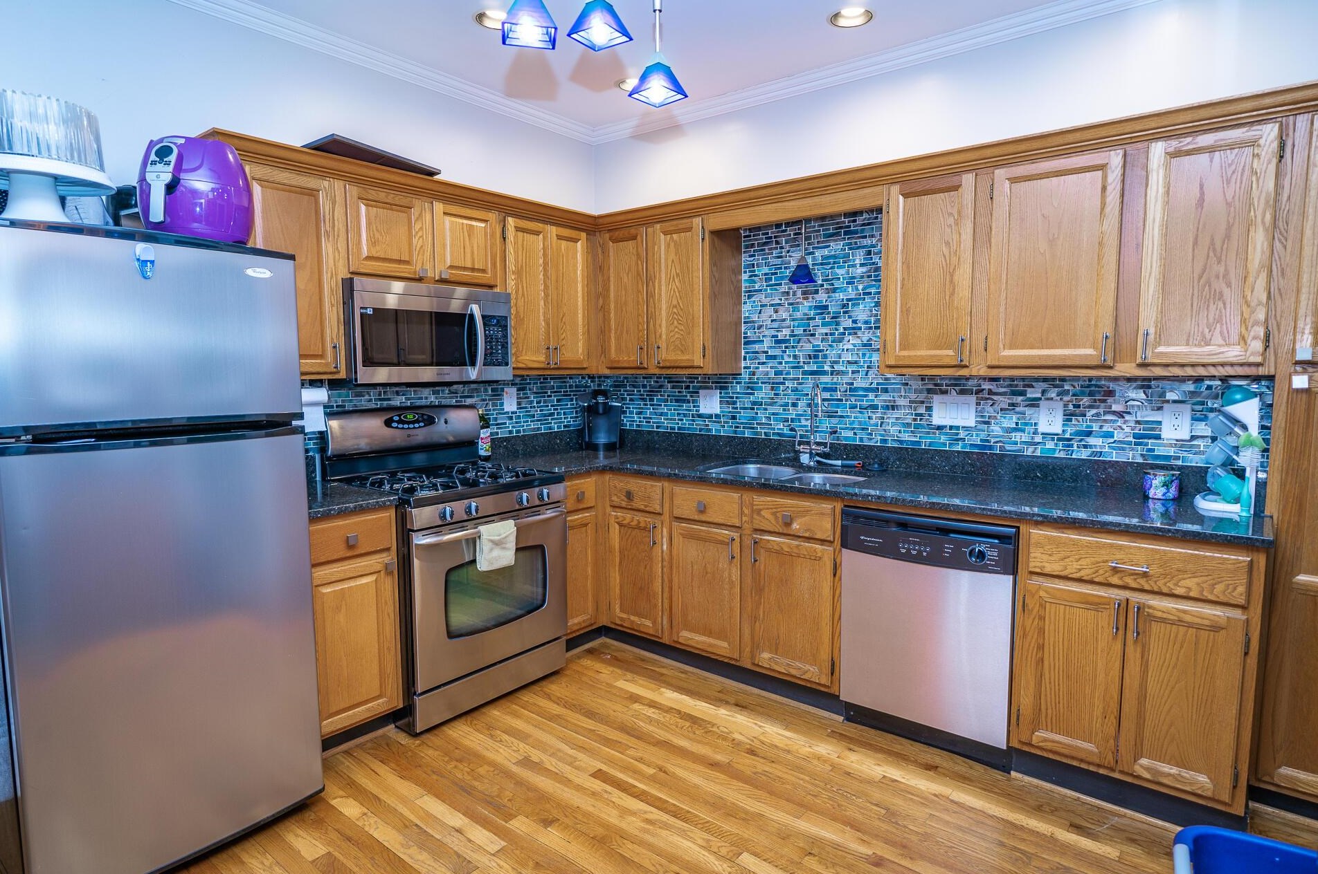 383 Hubbard Ave, Columbus OH 43215-1472 exterior