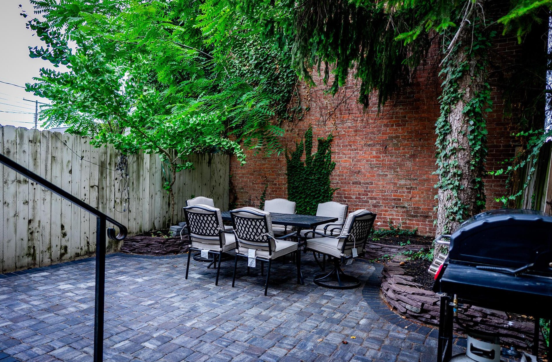 383 Hubbard Ave, Columbus OH 43215-1472 exterior