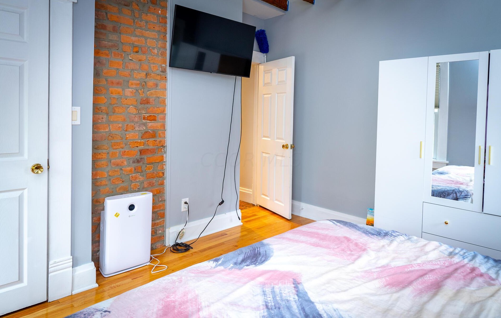 383 Hubbard Ave, Columbus OH 43215-1472 exterior