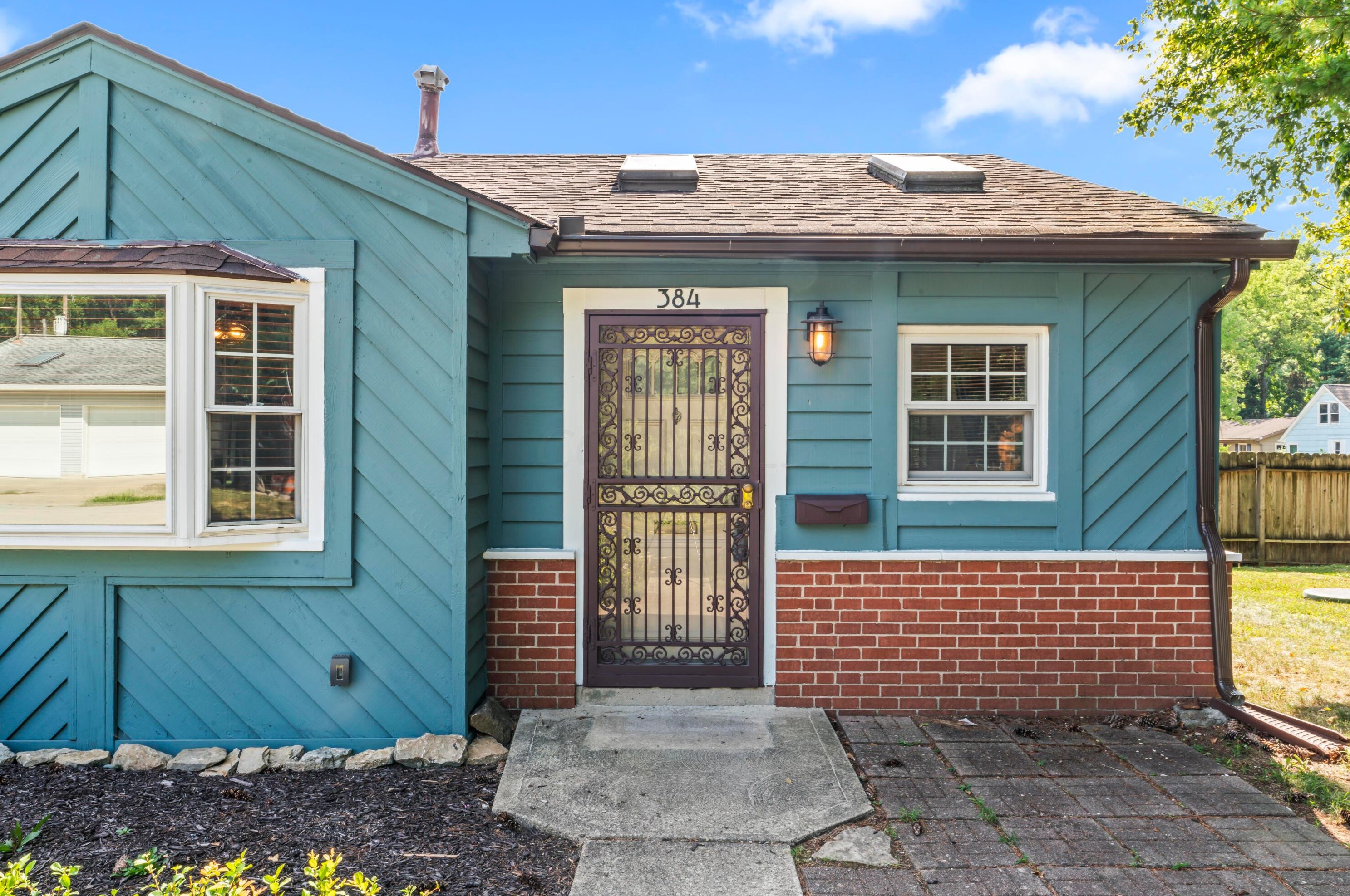 384 Kanawha Ave, Columbus OH  43214-1212 exterior