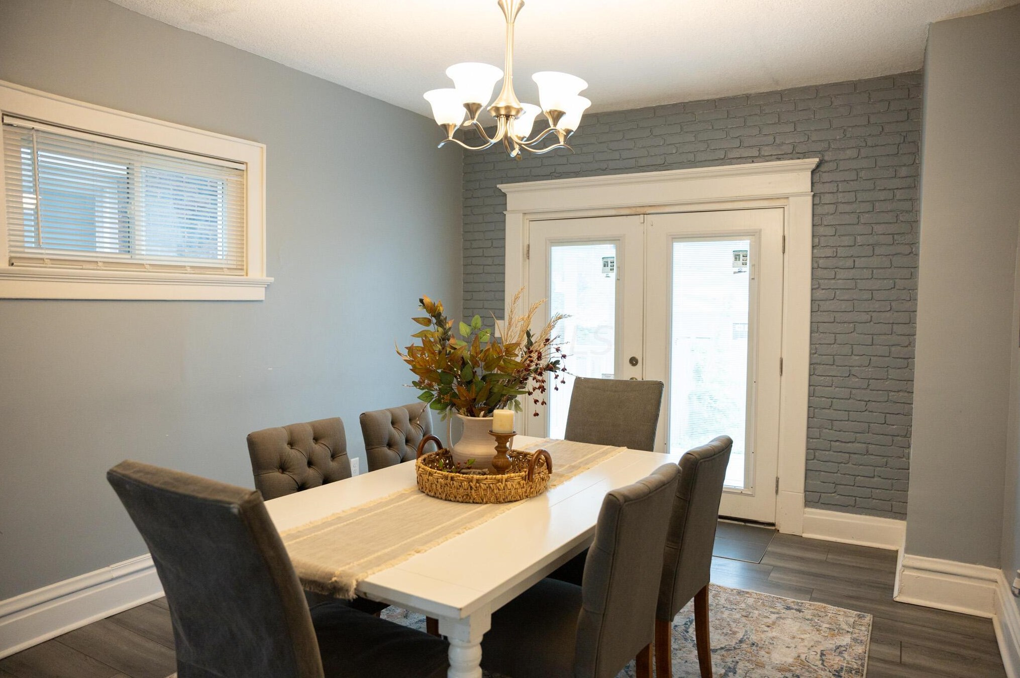 947 Champion Ave, Columbus OH 43206-1565 exterior