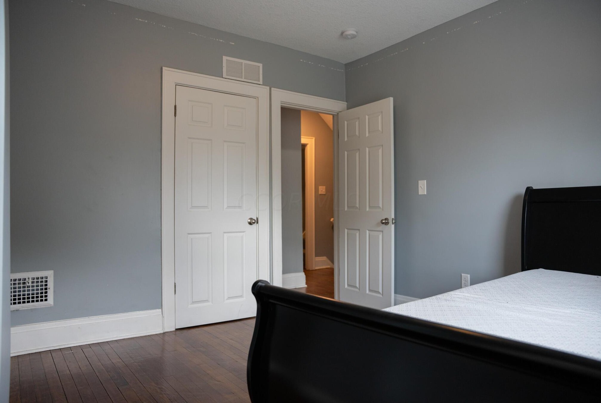 947 Champion Ave, Columbus OH 43206-1565 exterior