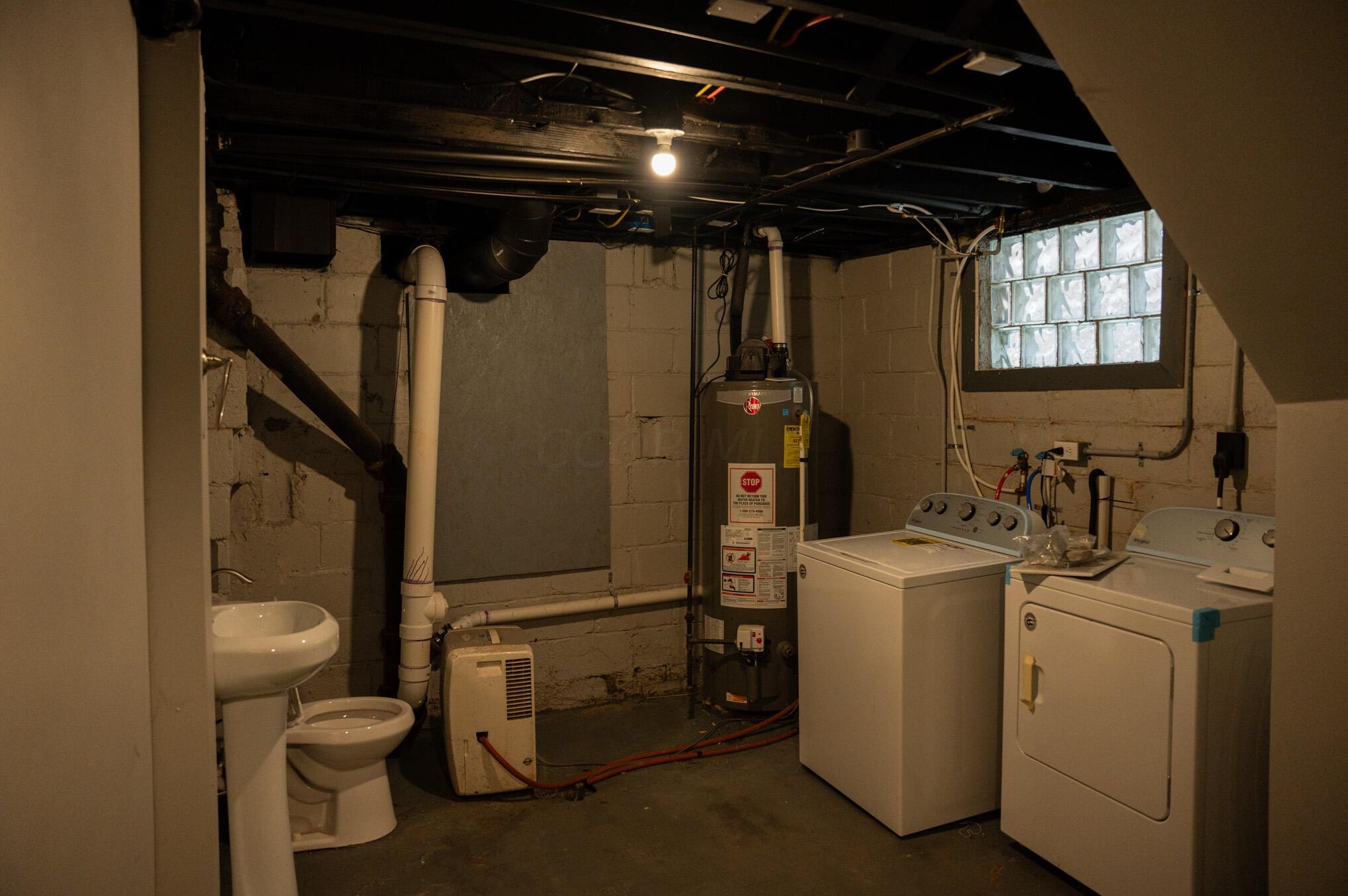 947 Champion Ave, Columbus OH 43206-1565 exterior