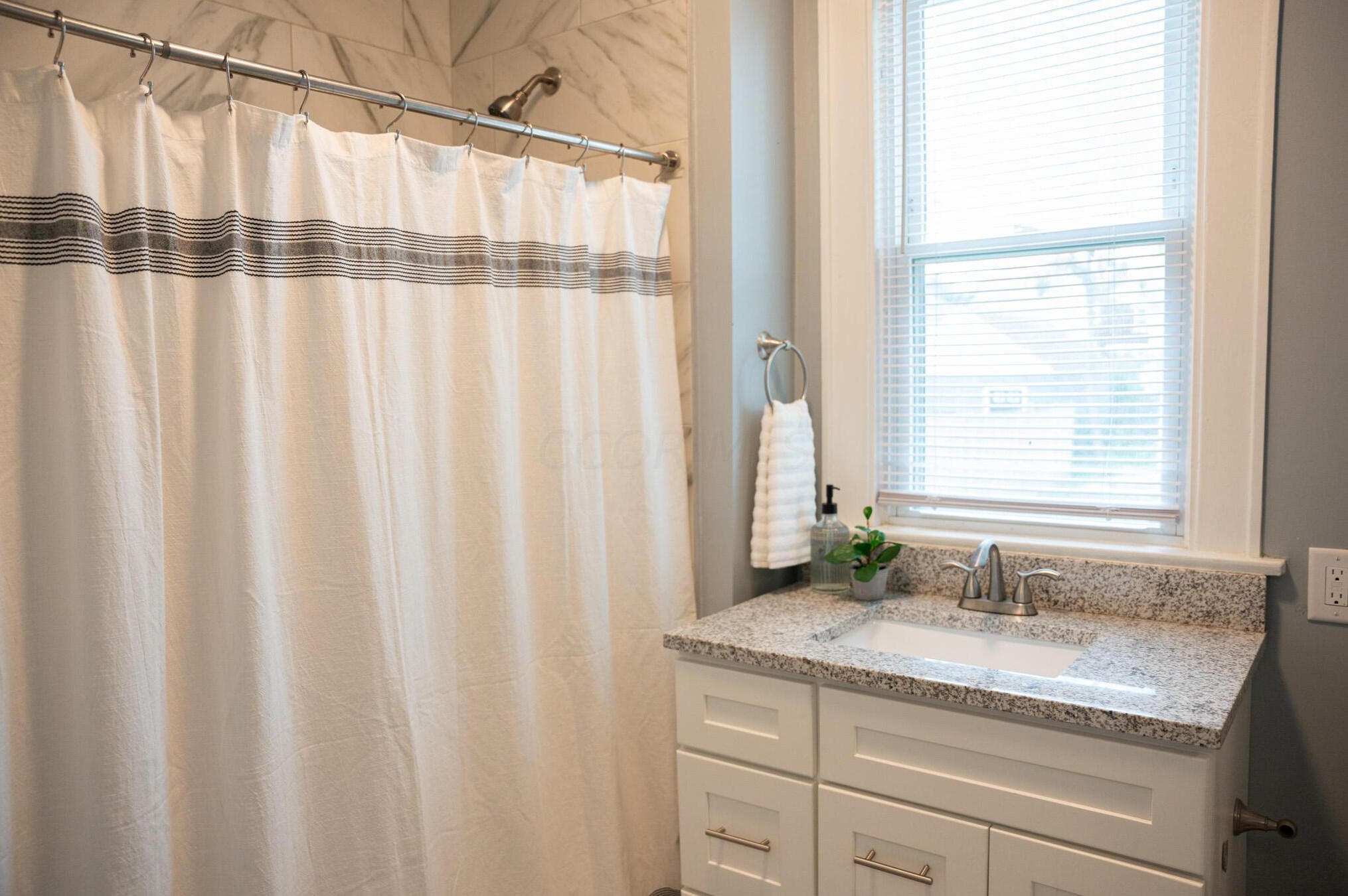 947 Champion Ave, Columbus OH 43206-1565 exterior