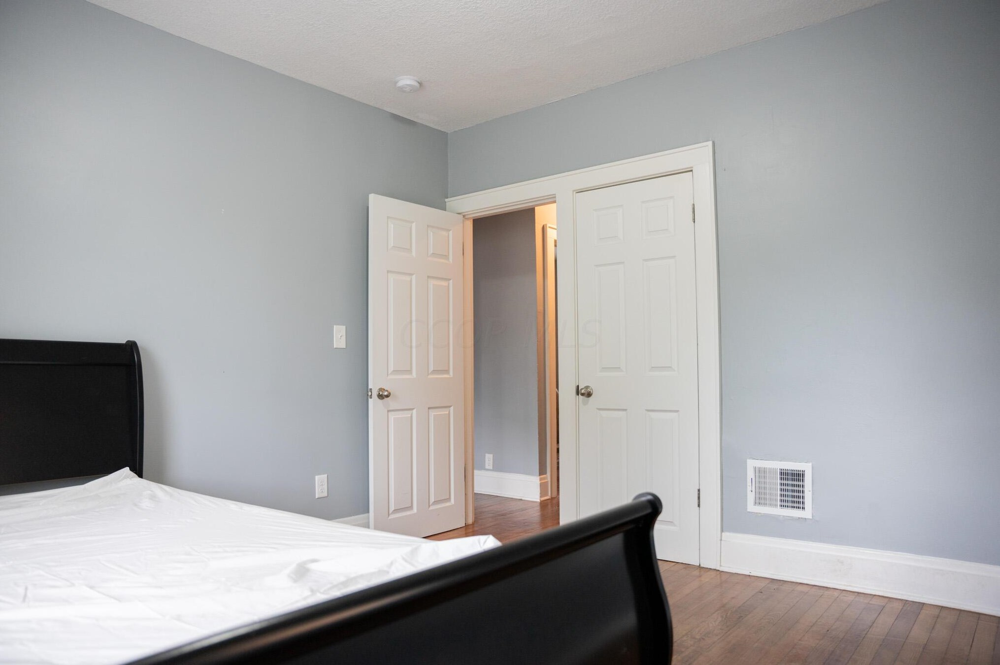 947 Champion Ave, Columbus OH 43206-1565 exterior