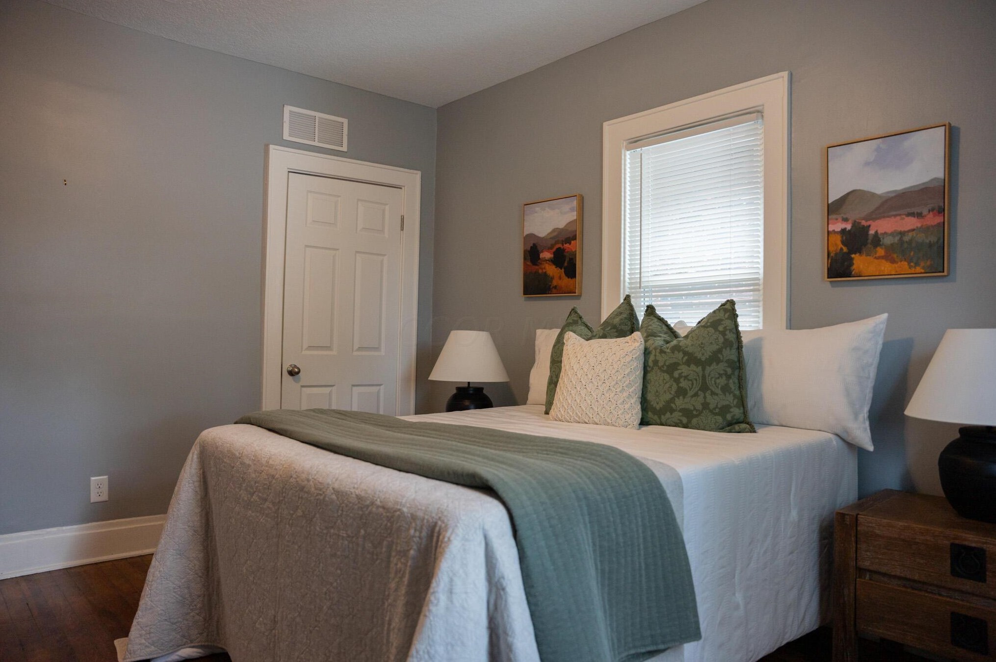 947 Champion Ave, Columbus OH 43206-1565 exterior