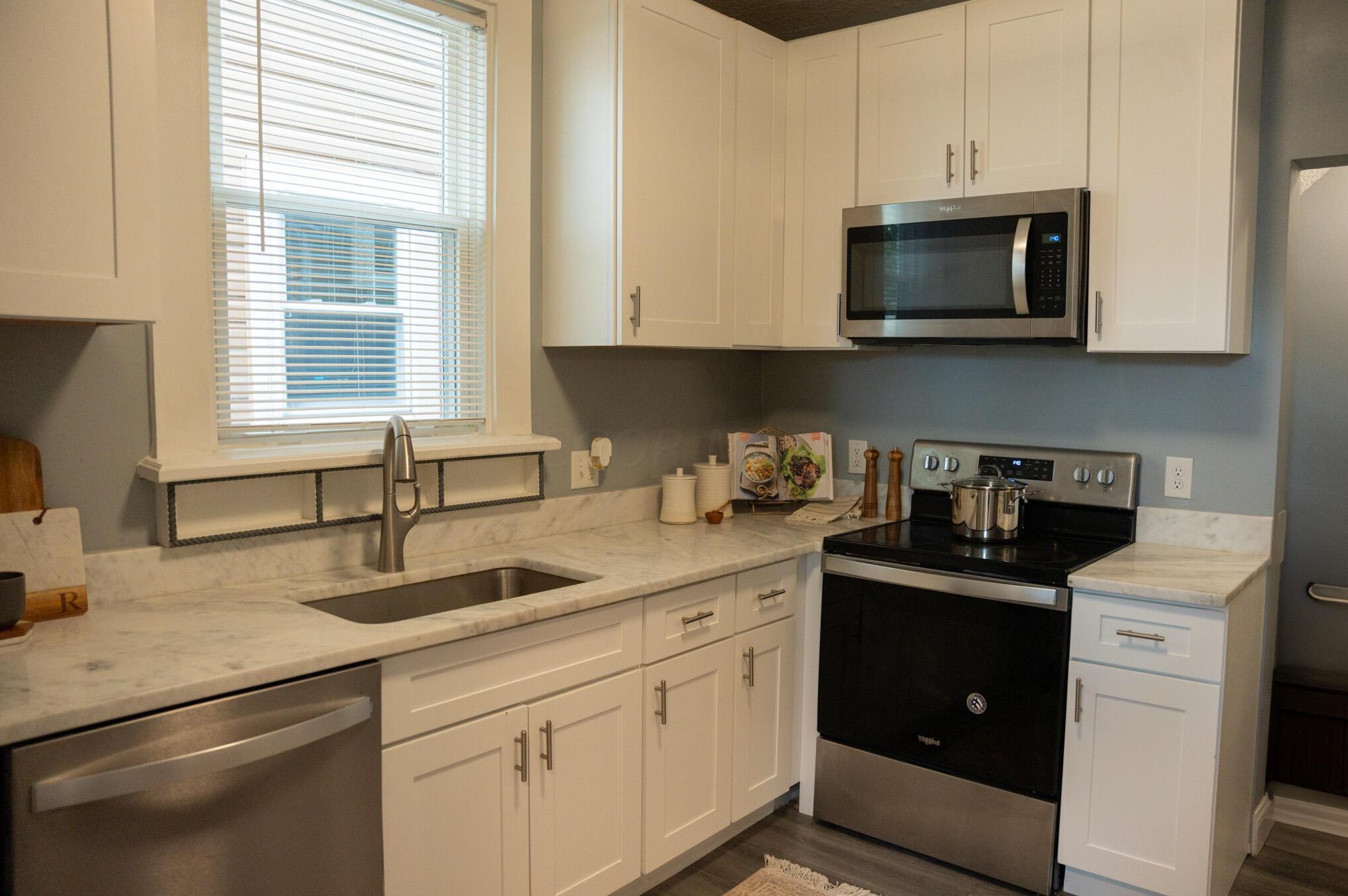 947 Champion Ave, Columbus OH 43206-1565 exterior