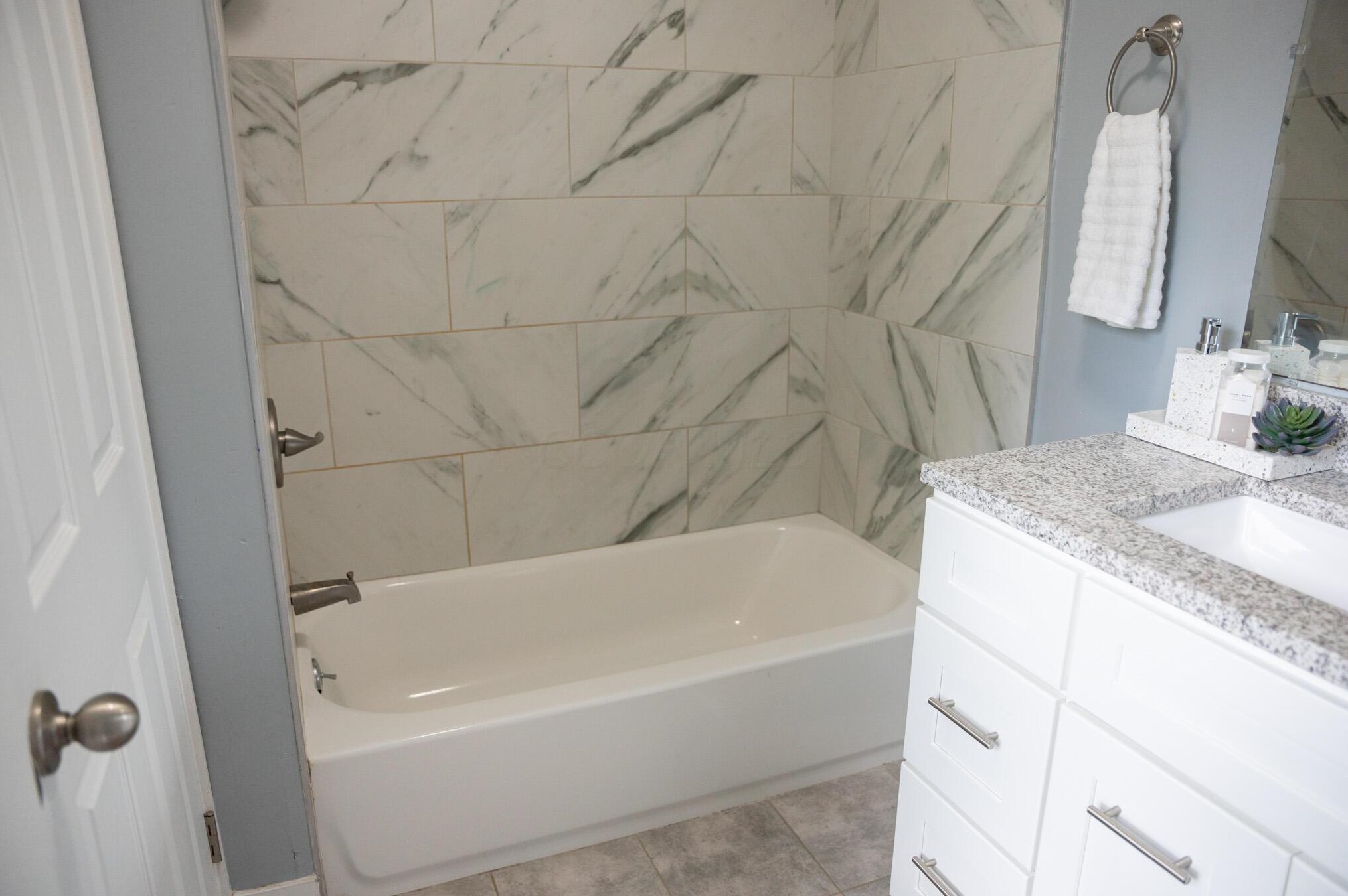 947 Champion Ave, Columbus OH 43206-1565 exterior