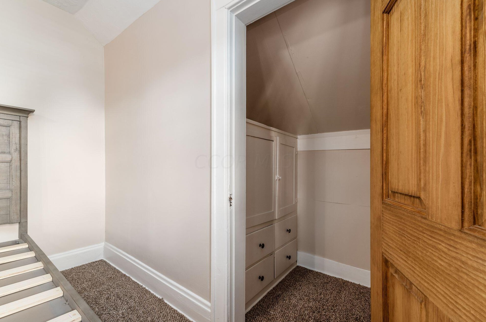 2339 Smt St, Columbus OH 43202-3111 exterior