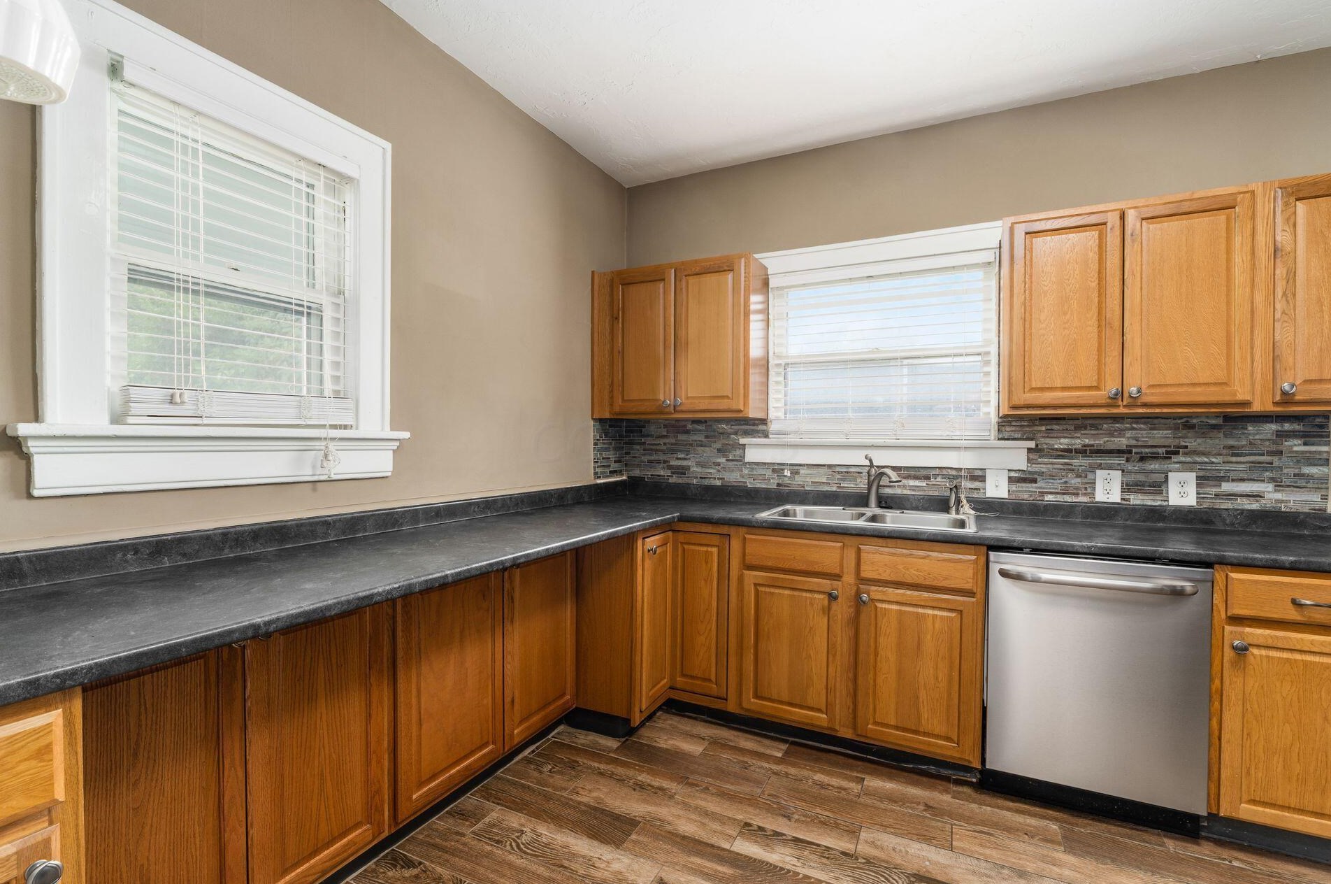 2339 Smt St, Columbus OH 43202-3111 exterior